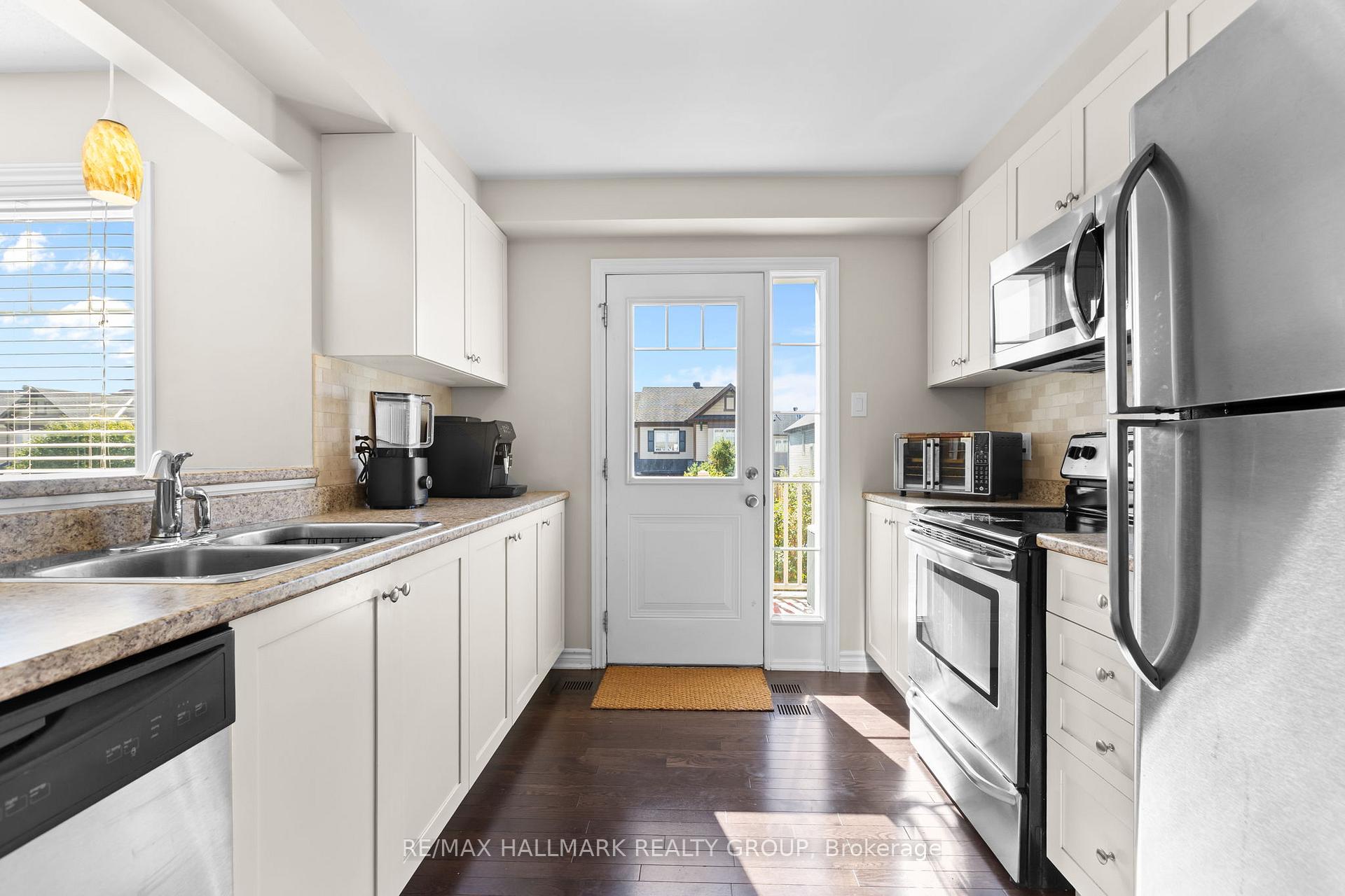 Photo 9 of 469 Meadowhawk Crescent, Ottawa, Barrhaven - Half Moon Bay — HOMEH