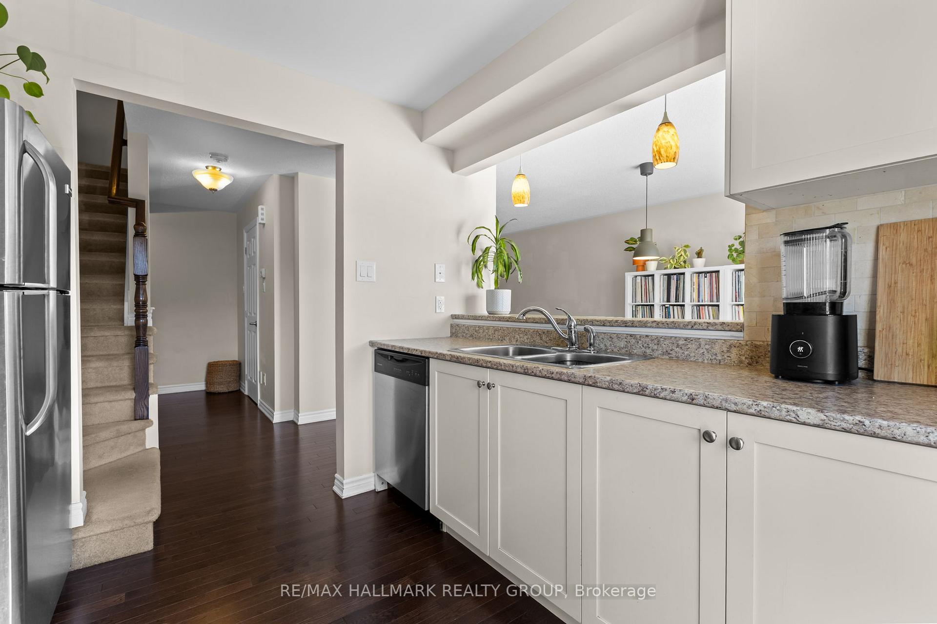Photo 16 of 469 Meadowhawk Crescent, Ottawa, Barrhaven - Half Moon Bay — HOMEH
