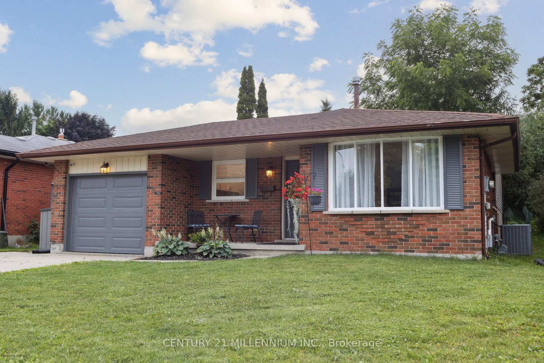 Photo 2 of 128 Westvale Drive, Waterloo — HOMEH