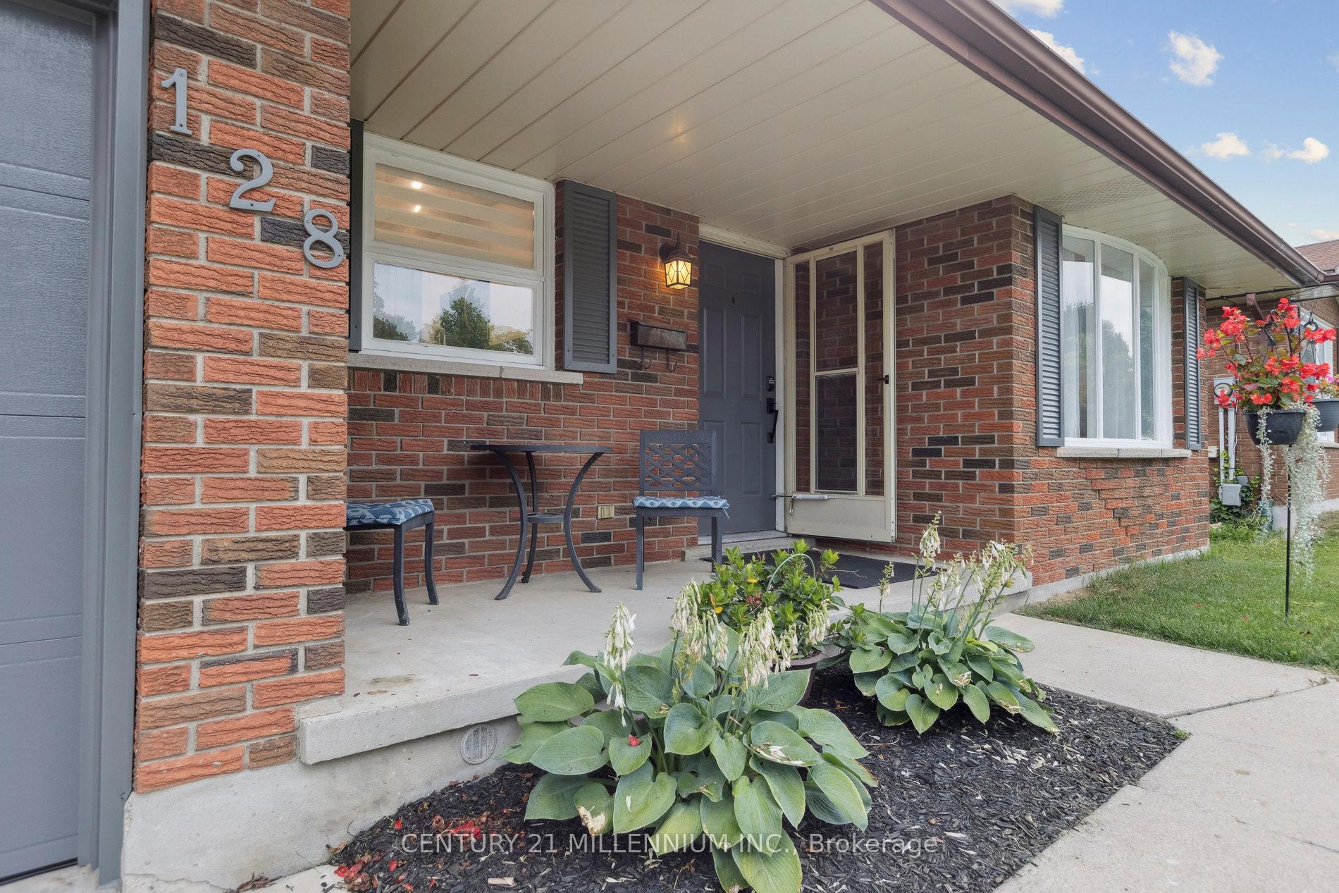 Photo 3 of 128 Westvale Drive, Waterloo — HOMEH