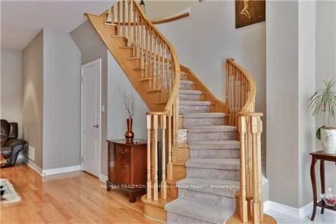 Photo 2 of 166 Chayna Crescent, Vaughan, Patterson — HOMEH
