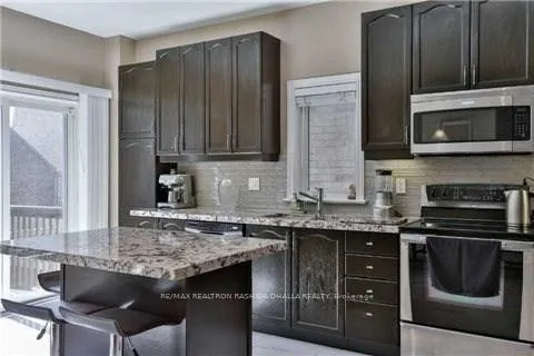 Photo 5 of 166 Chayna Crescent, Vaughan, Patterson — HOMEH