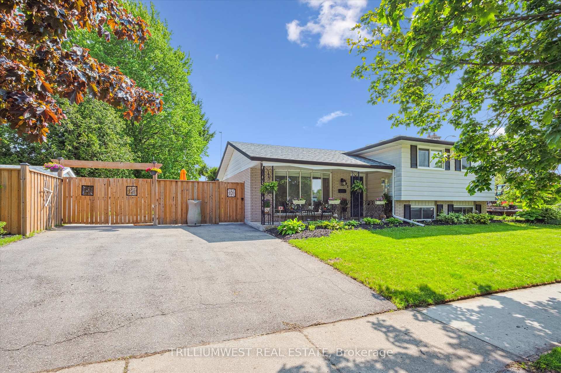 Photo 3 of 291 Parkmount Drive, Waterloo — HOMEH