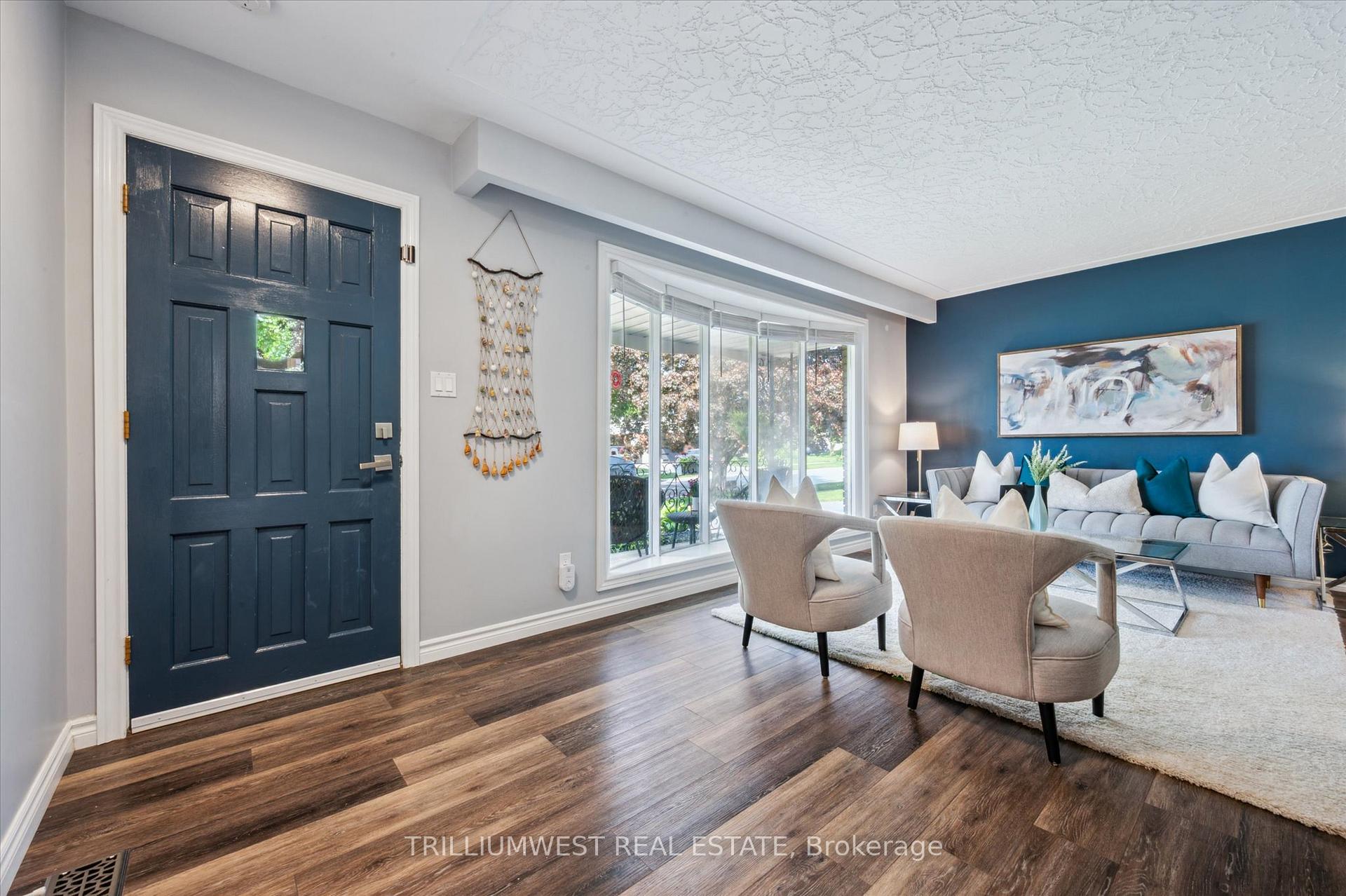 Photo 5 of 291 Parkmount Drive, Waterloo — HOMEH