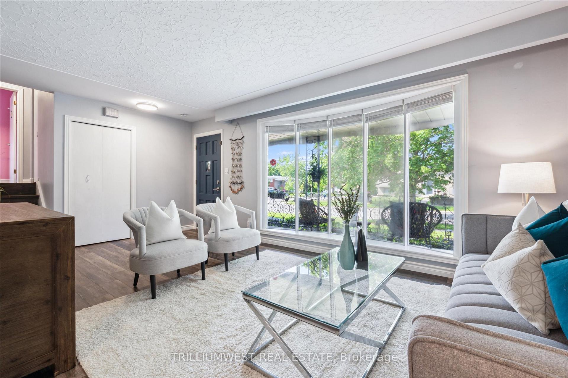 Photo 6 of 291 Parkmount Drive, Waterloo — HOMEH