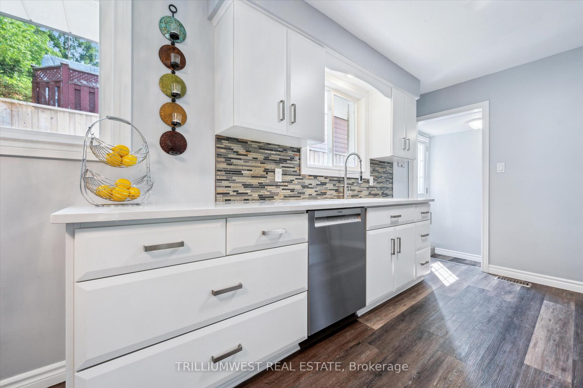 Photo 11 of 291 Parkmount Drive, Waterloo — HOMEH