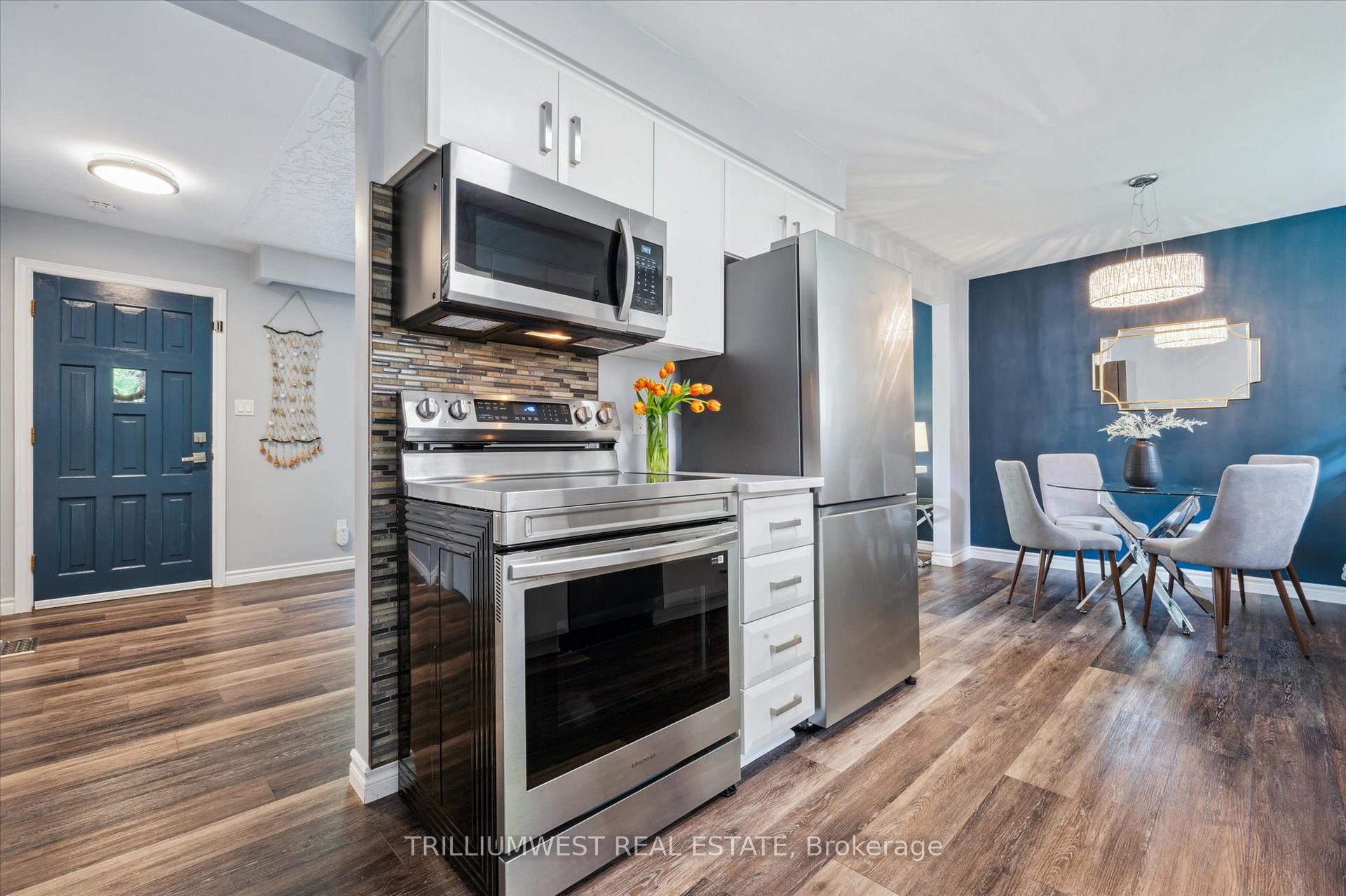 Photo 12 of 291 Parkmount Drive, Waterloo — HOMEH
