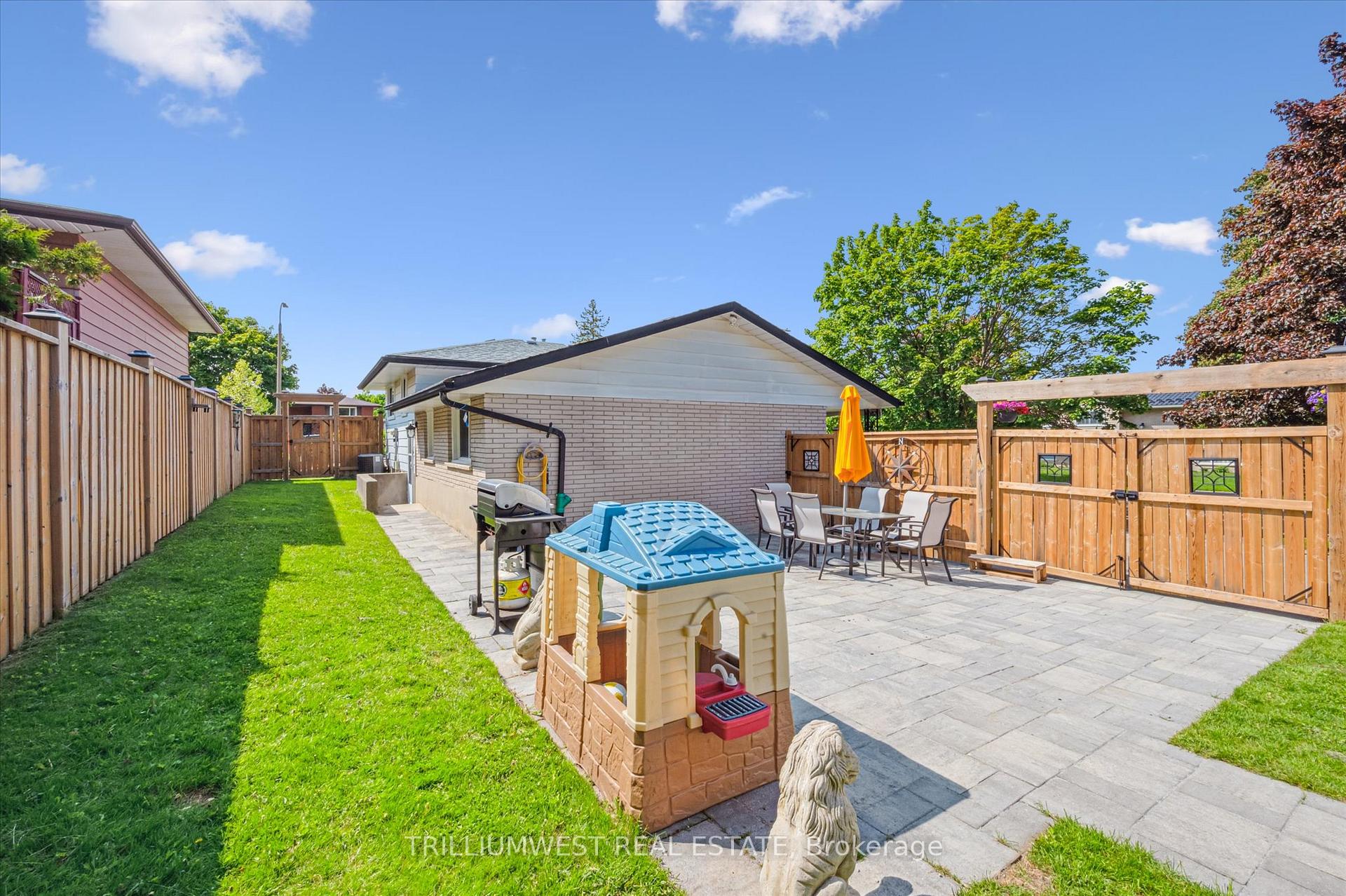 Photo 33 of 291 Parkmount Drive, Waterloo — HOMEH