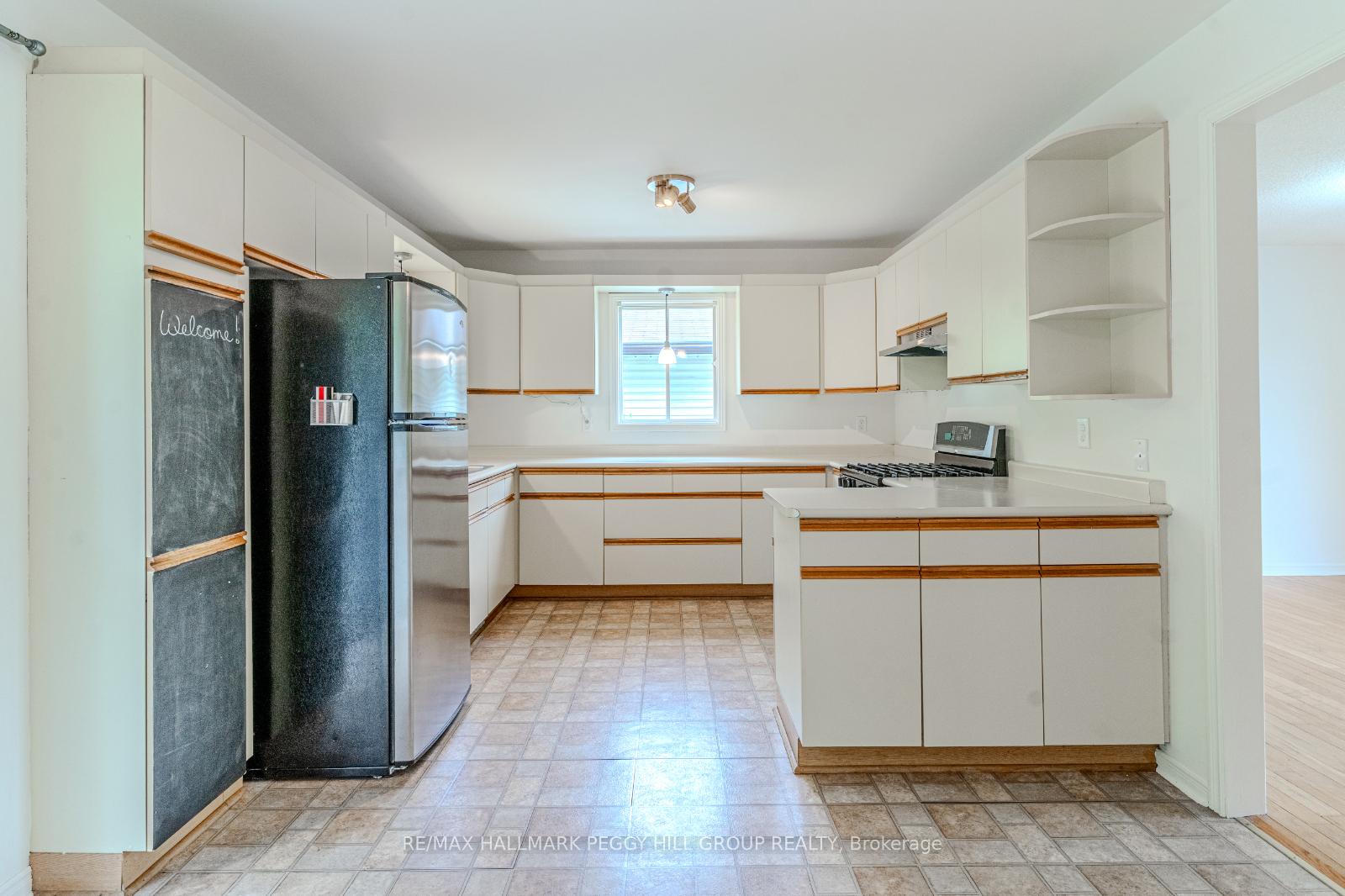 Photo 5 of 26 Innisbrook Drive, Wasaga Beach — HOMEH