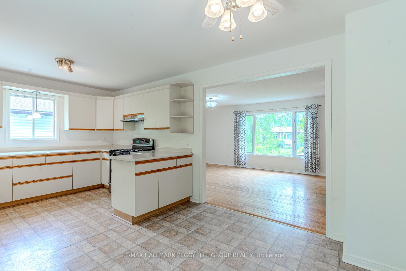 Photo 7 of 26 Innisbrook Drive, Wasaga Beach — HOMEH