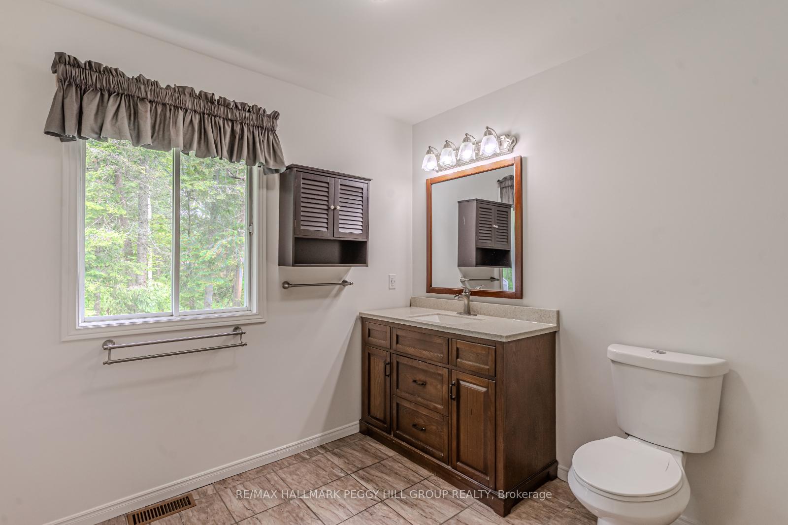 Photo 10 of 26 Innisbrook Drive, Wasaga Beach — HOMEH