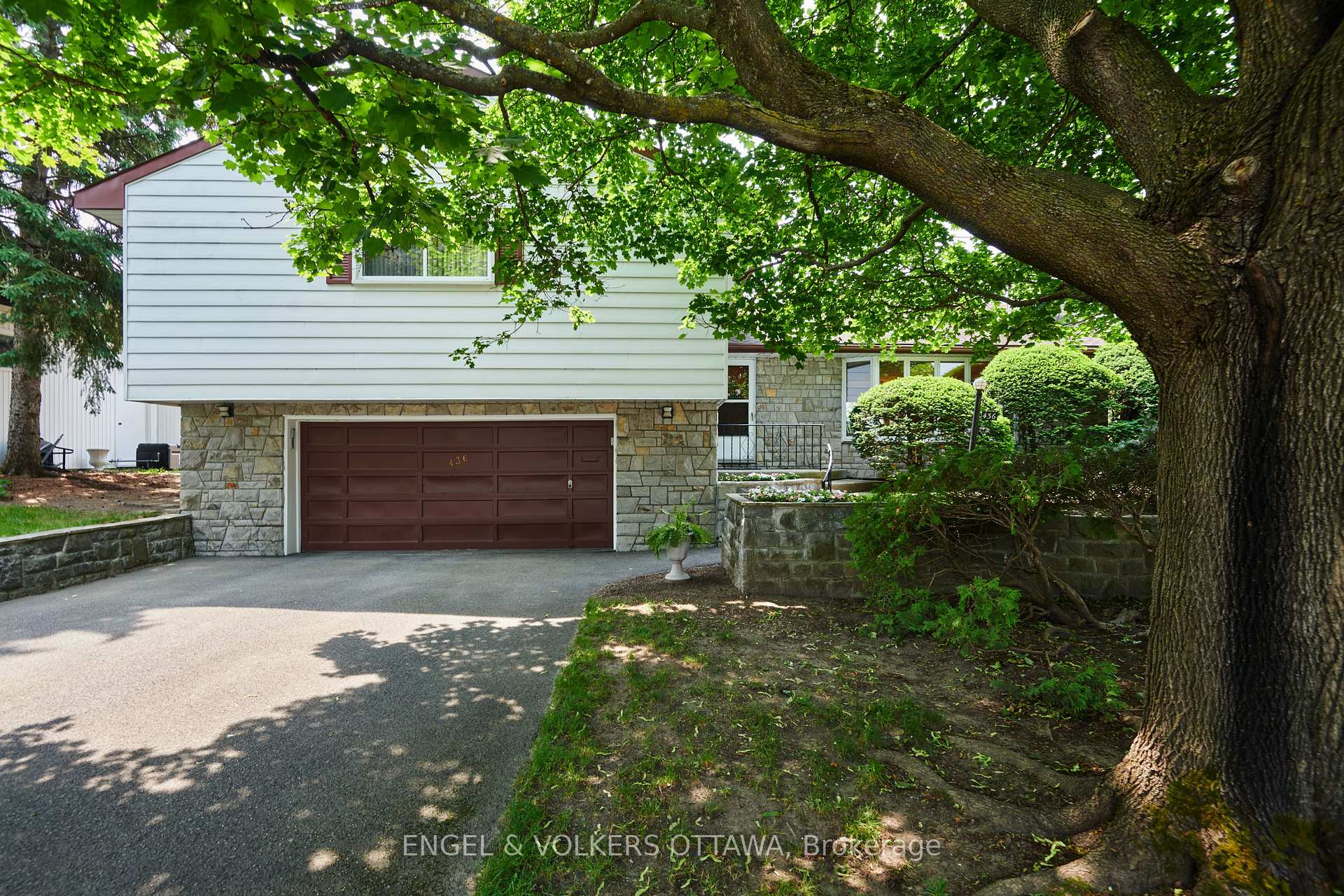 Photo 3 of 436 Crestview Road, Ottawa, Alta Vista/Faircrest Heights — HOMEH