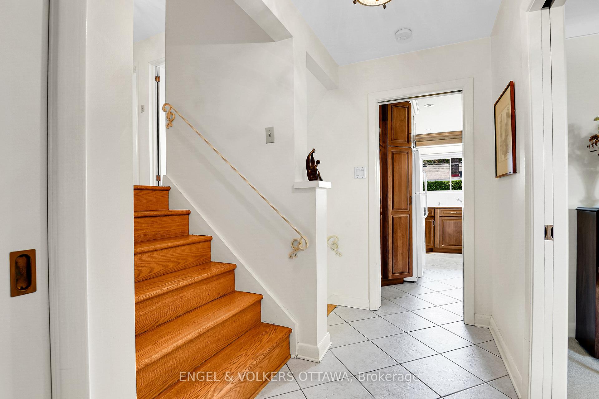 Photo 4 of 436 Crestview Road, Ottawa, Alta Vista/Faircrest Heights — HOMEH
