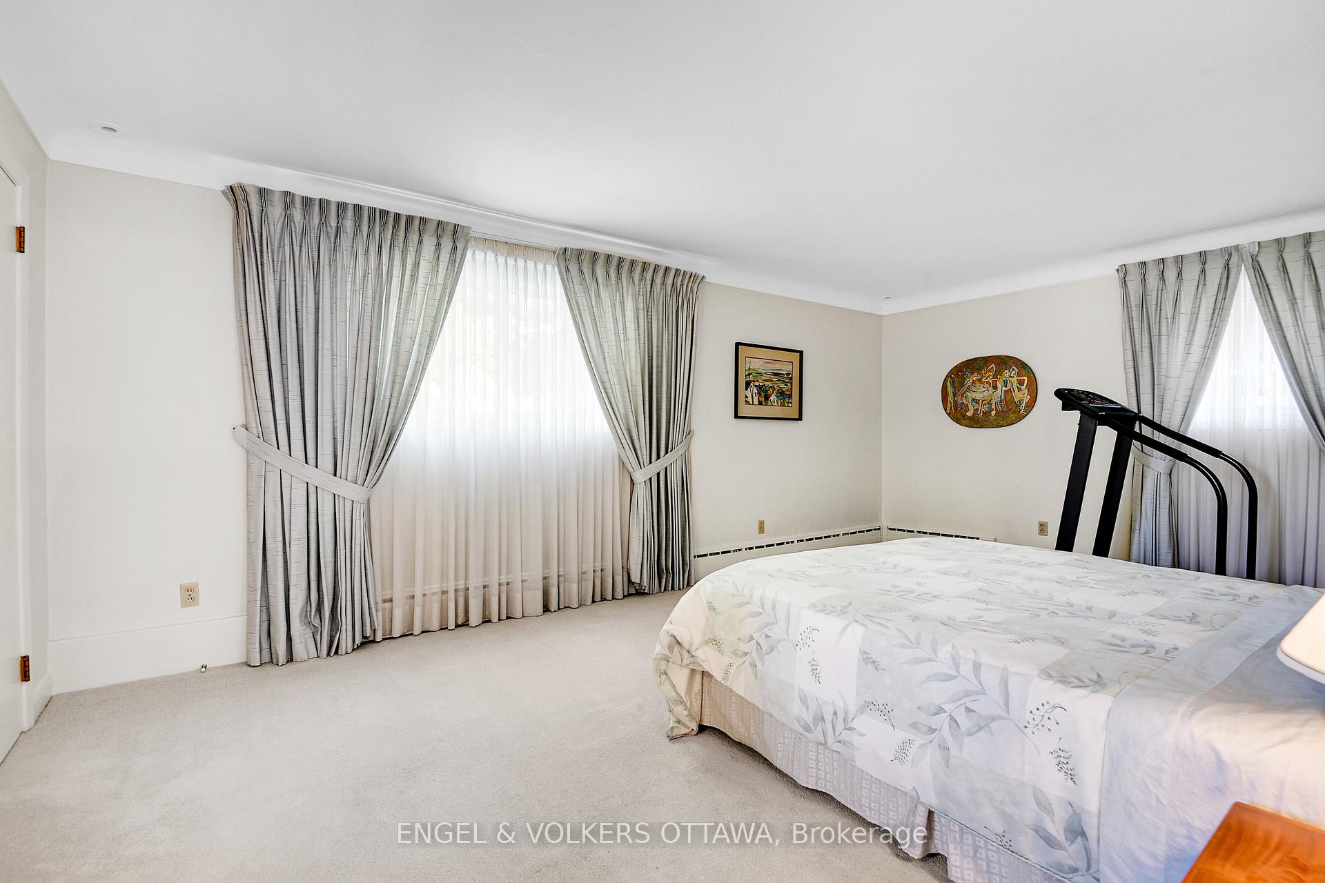 Photo 15 of 436 Crestview Road, Ottawa, Alta Vista/Faircrest Heights — HOMEH