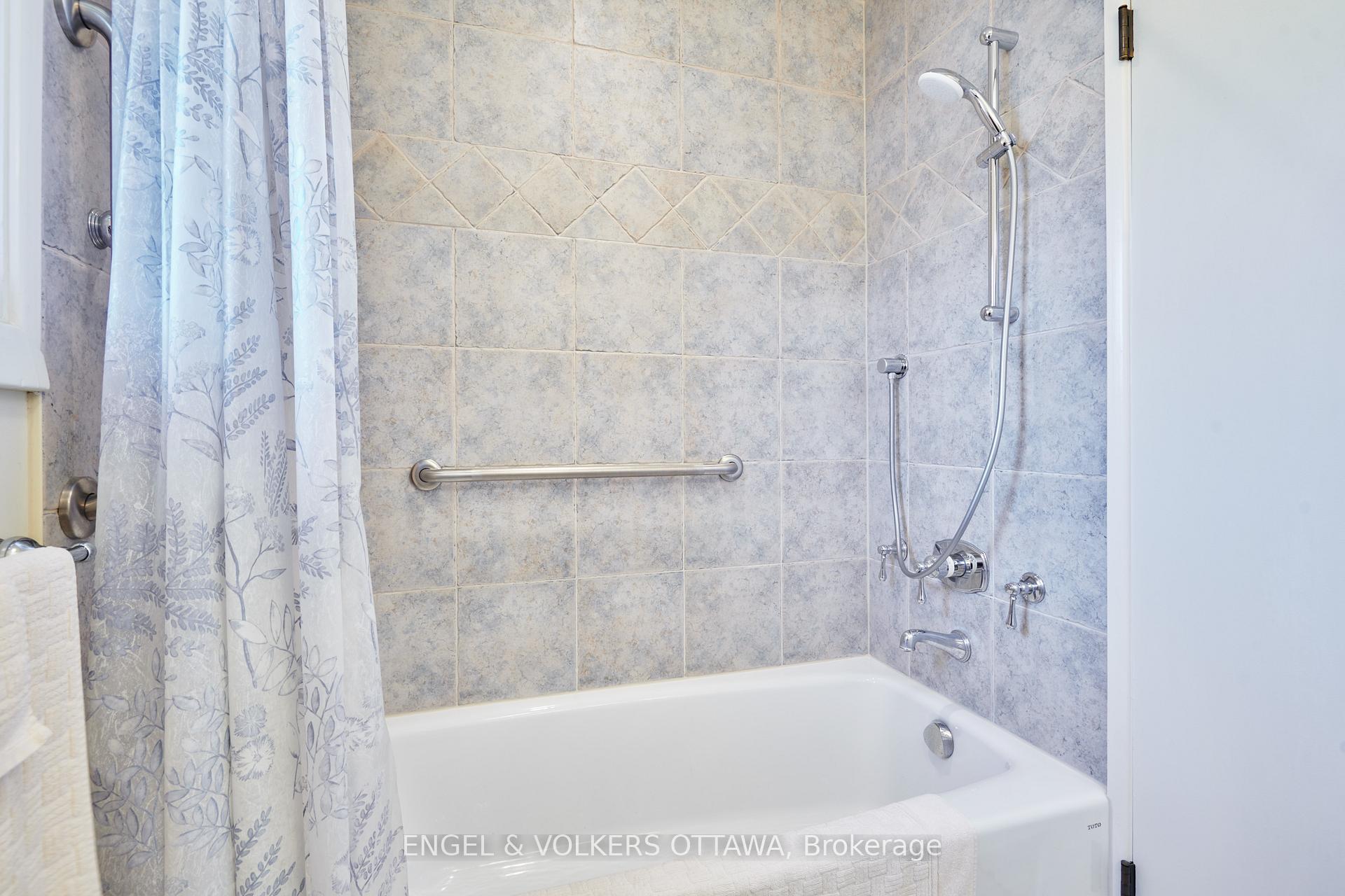 Photo 16 of 436 Crestview Road, Ottawa, Alta Vista/Faircrest Heights — HOMEH