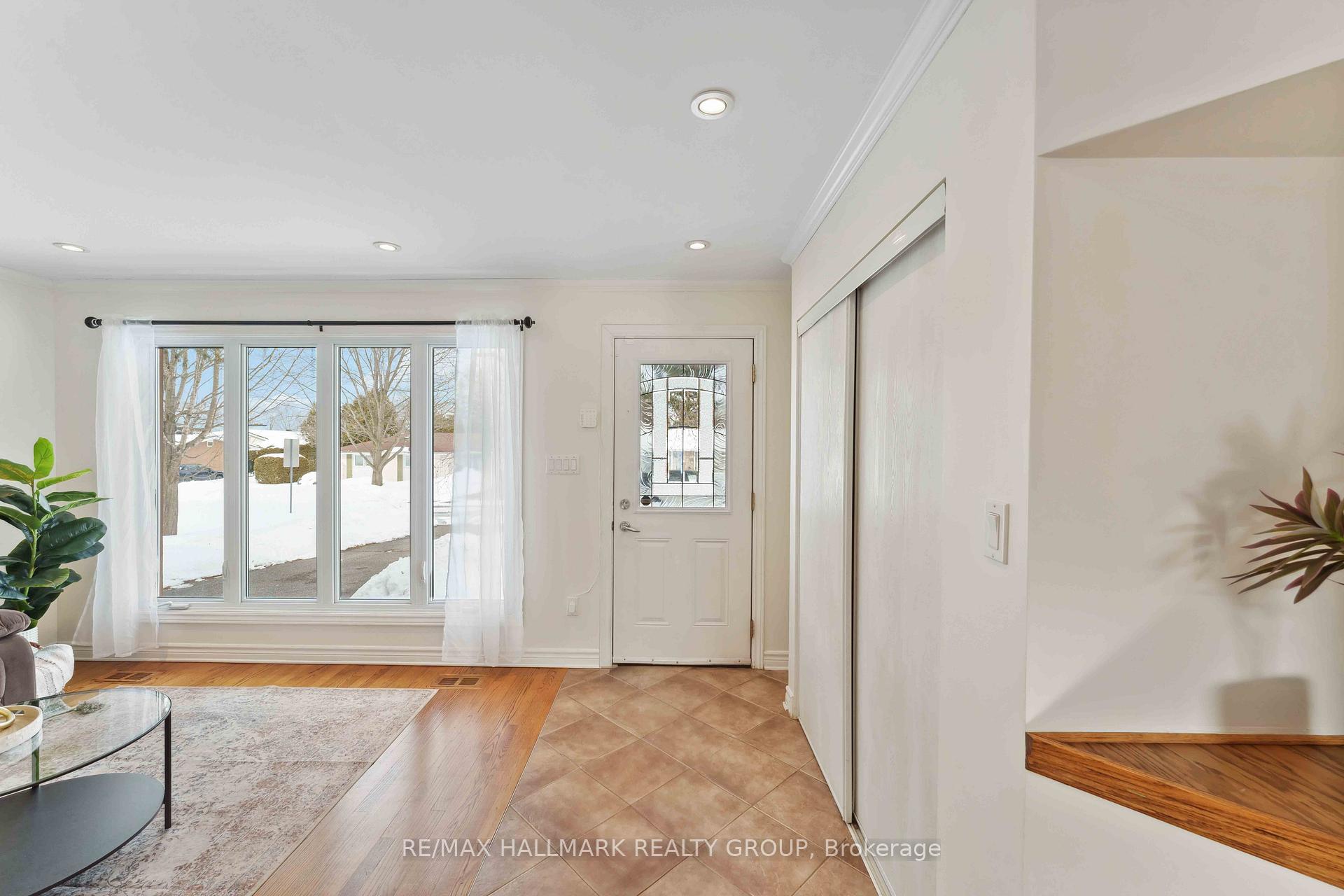 Photo 2 of 6 Ellery Crescent, Ottawa, Lynwood Village — HOMEH