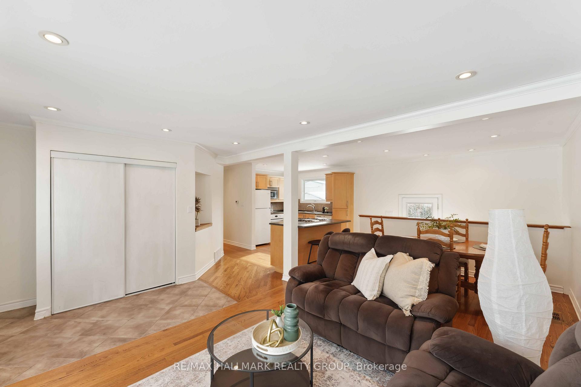 Photo 3 of 6 Ellery Crescent, Ottawa, Lynwood Village — HOMEH
