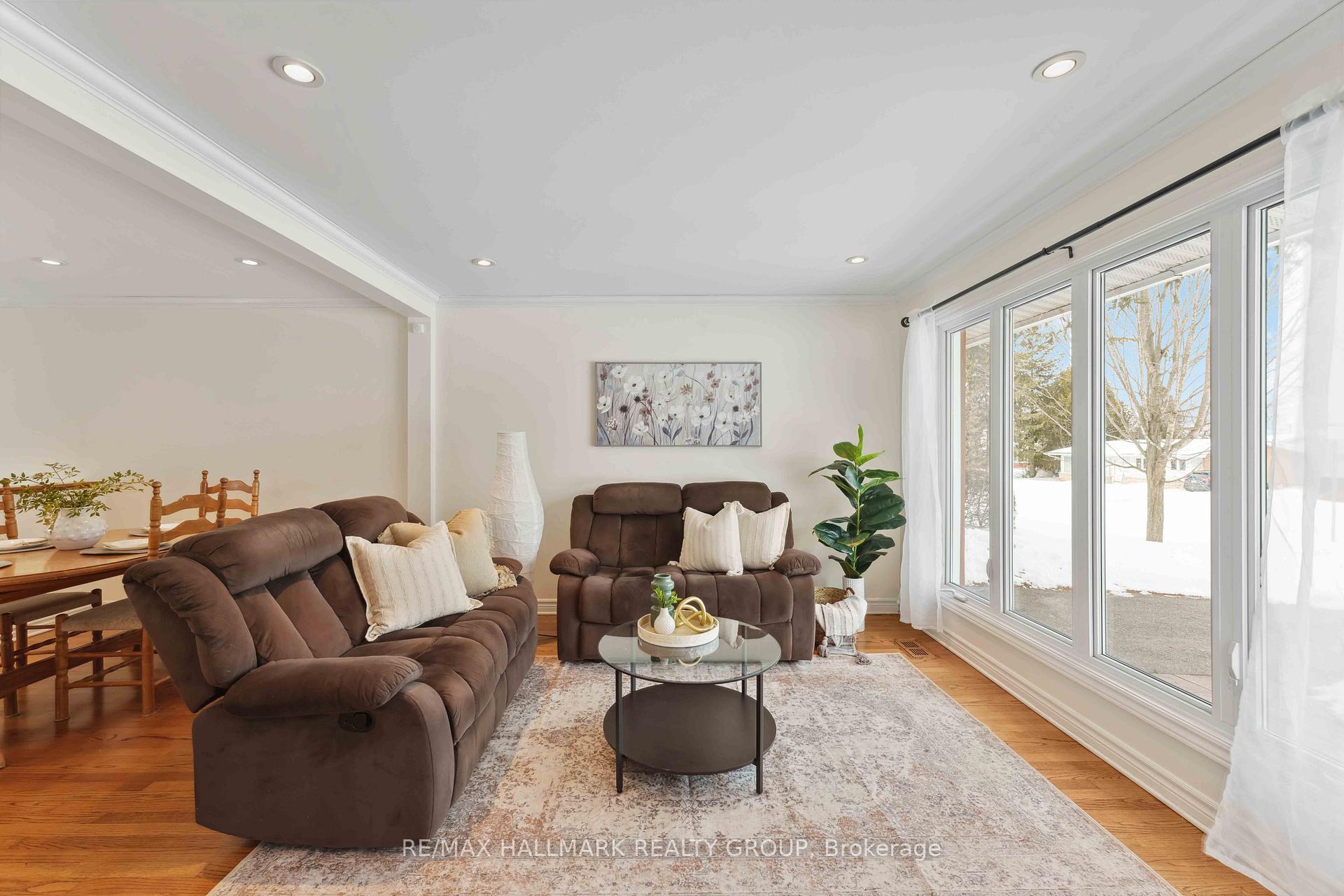 Photo 11 of 6 Ellery Crescent, Ottawa, Lynwood Village — HOMEH