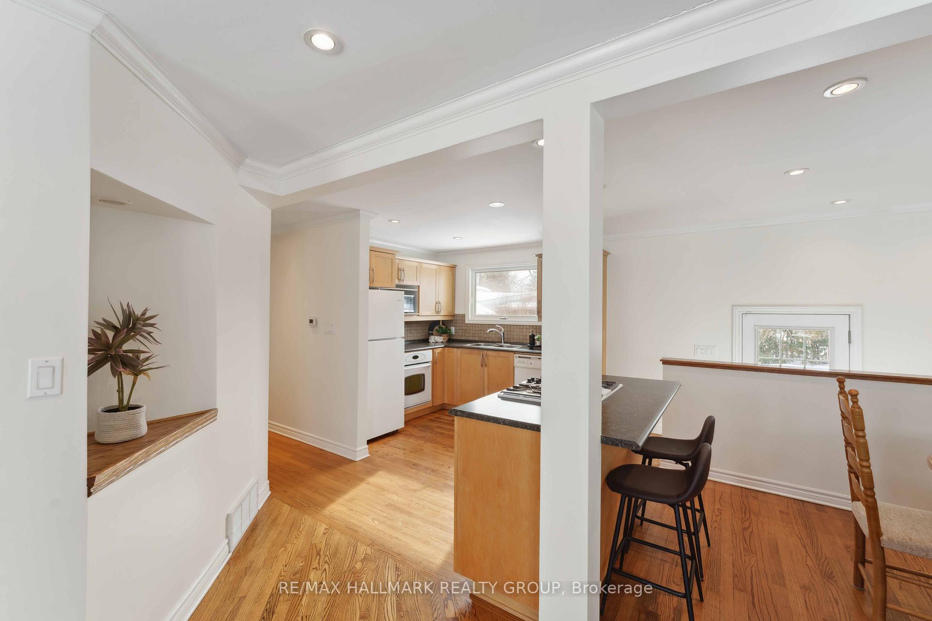 Photo 5 of 6 Ellery Crescent, Ottawa, Lynwood Village — HOMEH