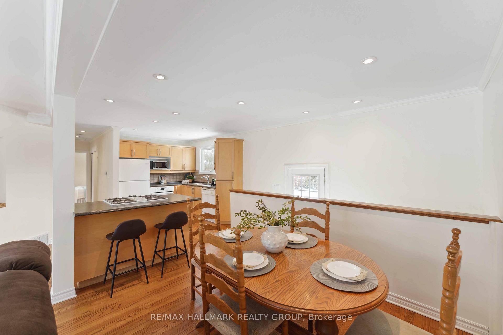 Photo 10 of 6 Ellery Crescent, Ottawa, Lynwood Village — HOMEH