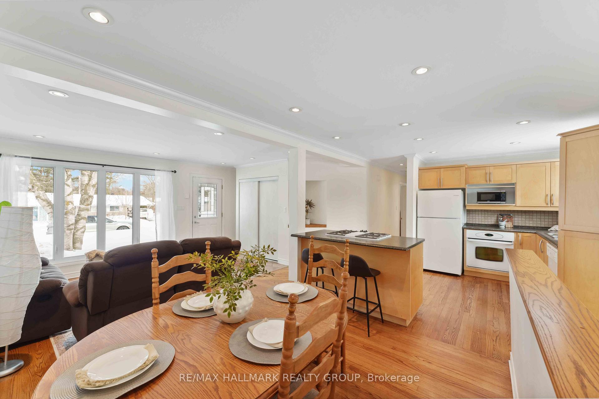 Photo 9 of 6 Ellery Crescent, Ottawa, Lynwood Village — HOMEH