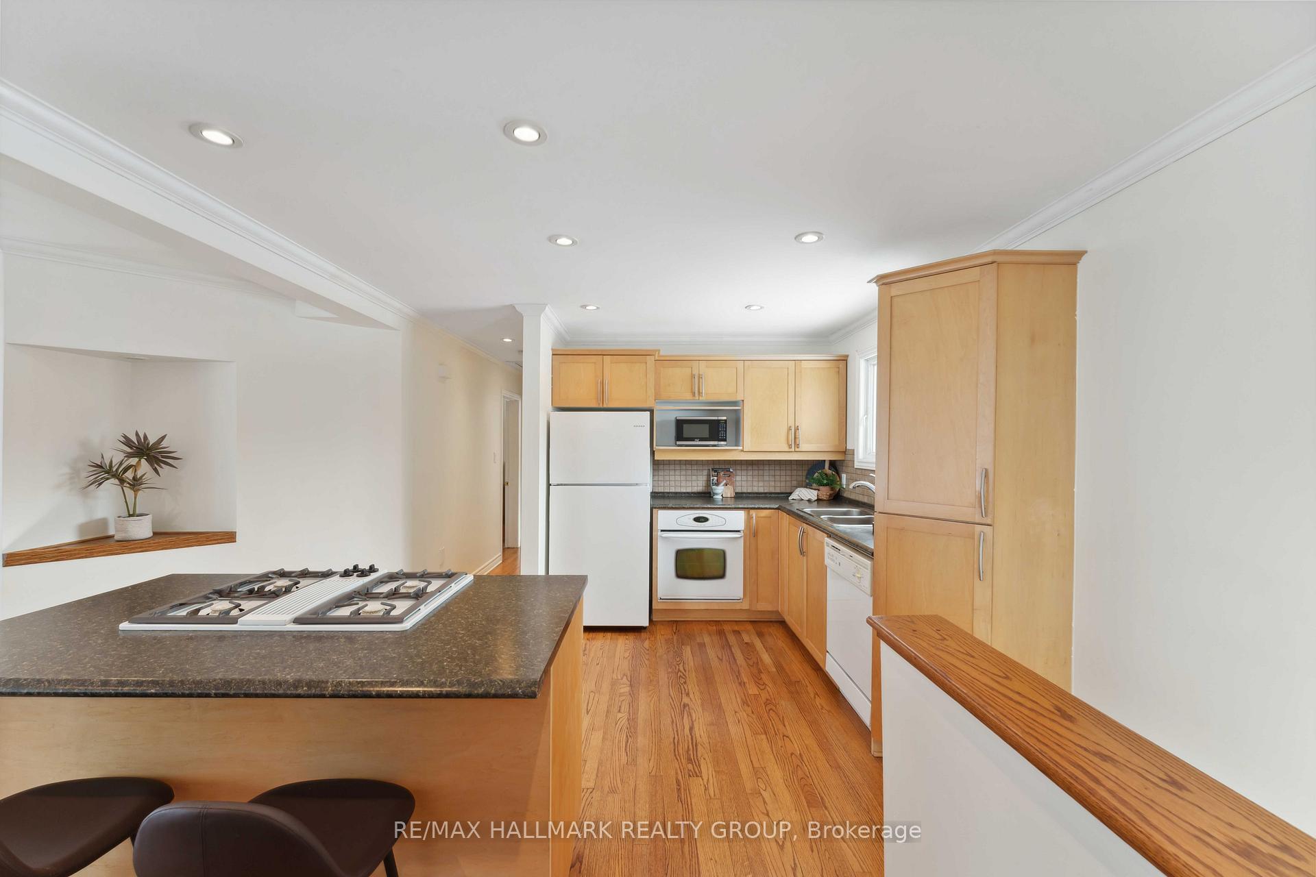 Photo 12 of 6 Ellery Crescent, Ottawa, Lynwood Village — HOMEH