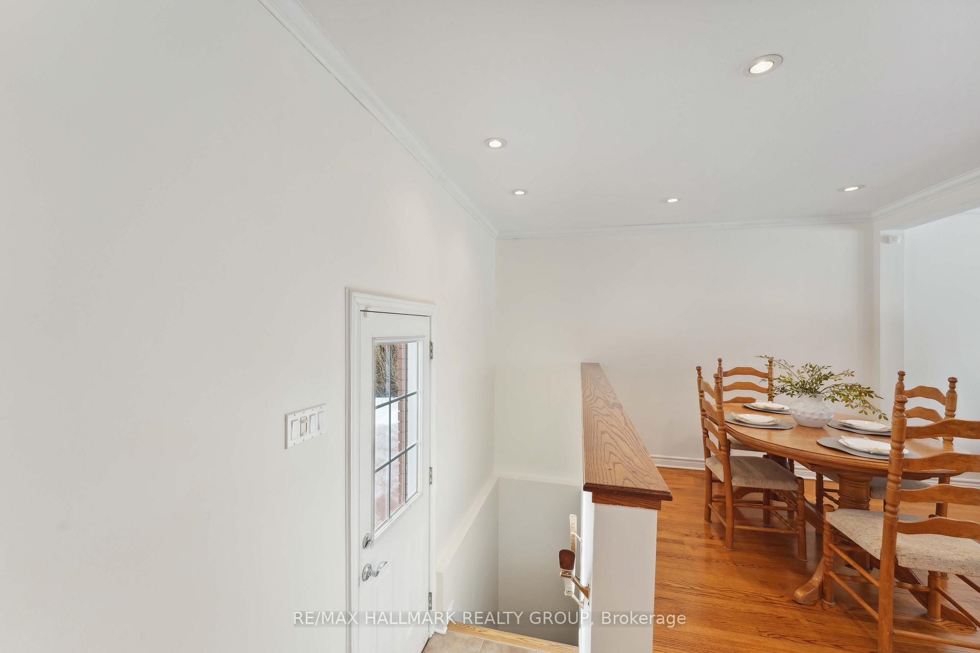 Photo 13 of 6 Ellery Crescent, Ottawa, Lynwood Village — HOMEH