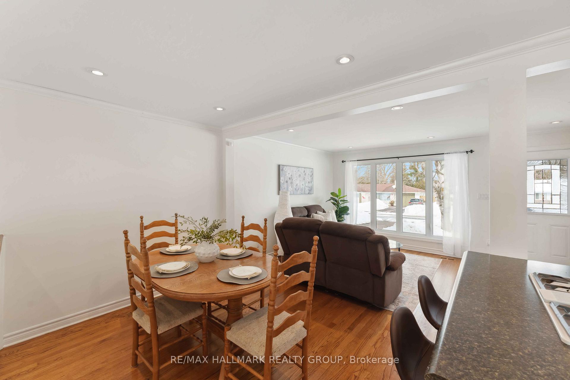 Photo 14 of 6 Ellery Crescent, Ottawa, Lynwood Village — HOMEH