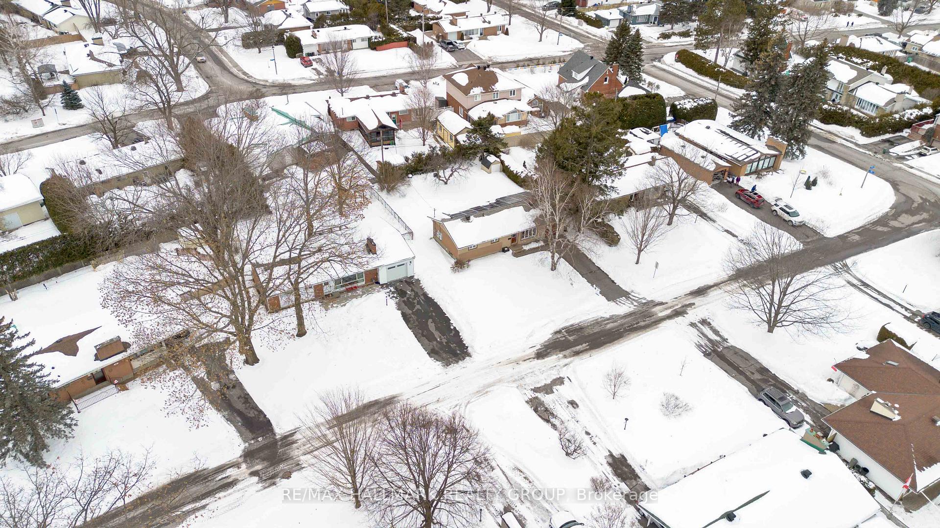 Photo 39 of 6 Ellery Crescent, Ottawa, Lynwood Village — HOMEH