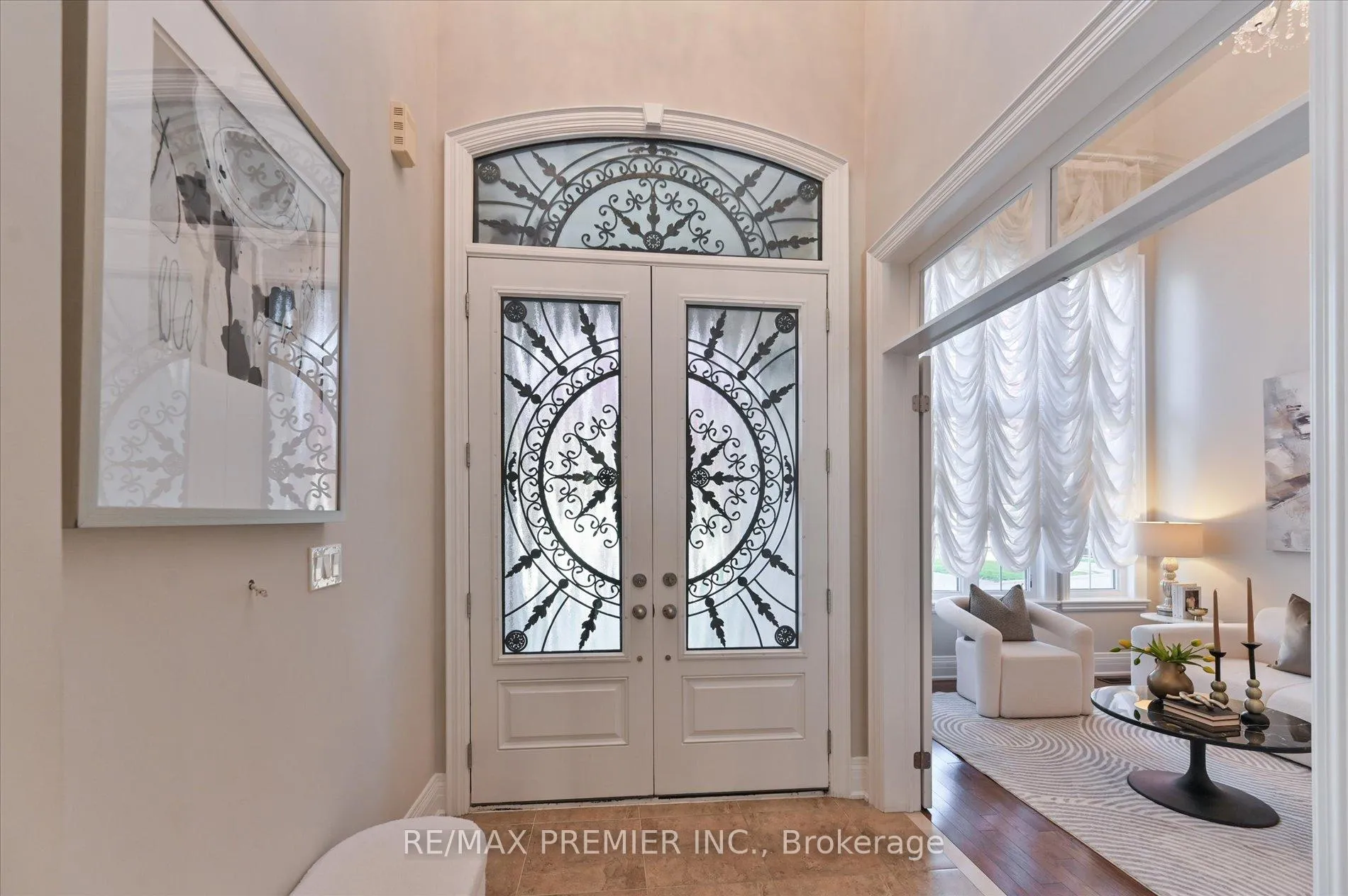 Photo 3 of 64 Heintzman Crescent, Vaughan, Patterson — HOMEH