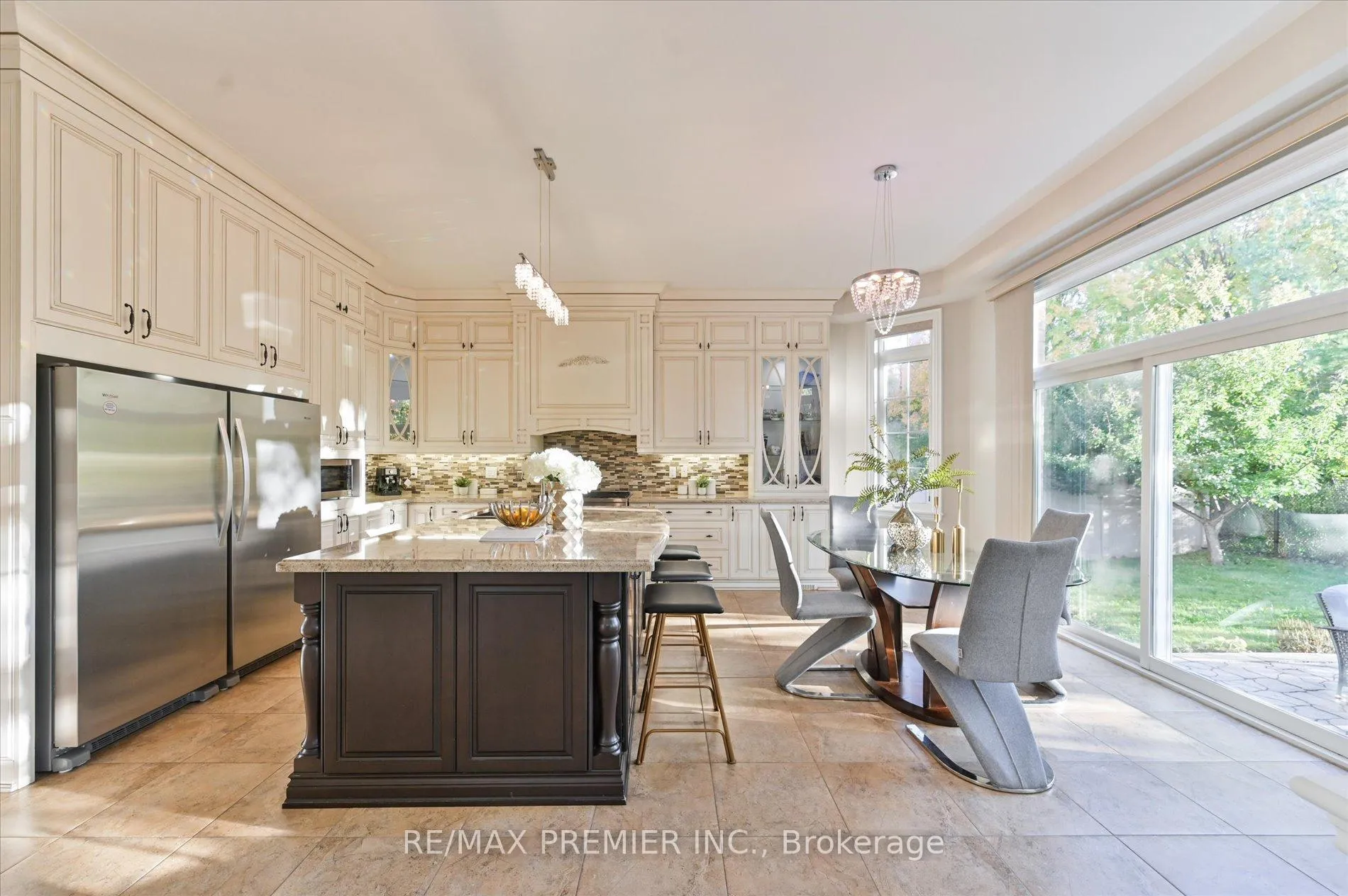 Photo 10 of 64 Heintzman Crescent, Vaughan, Patterson — HOMEH