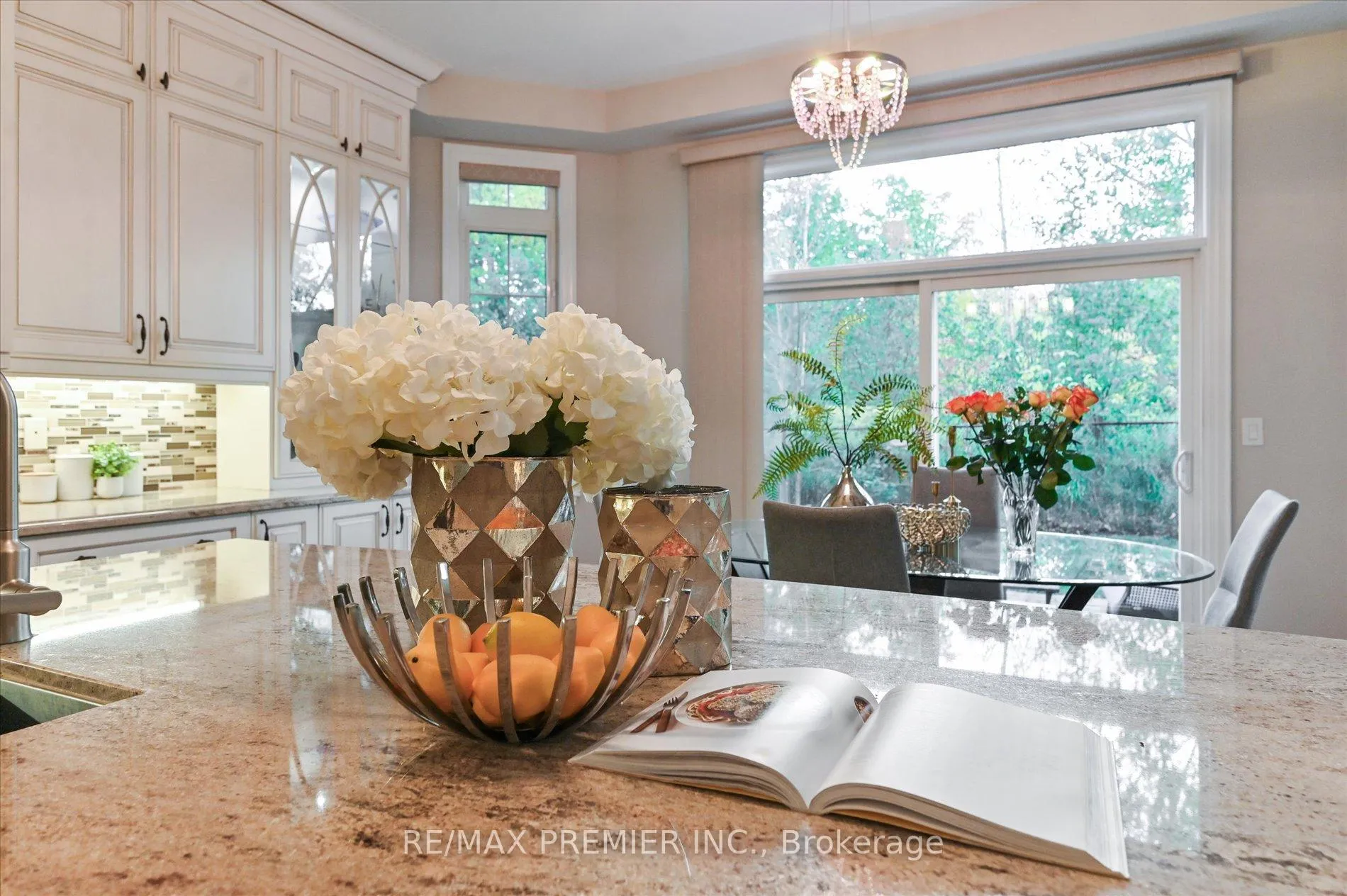 Photo 11 of 64 Heintzman Crescent, Vaughan, Patterson — HOMEH