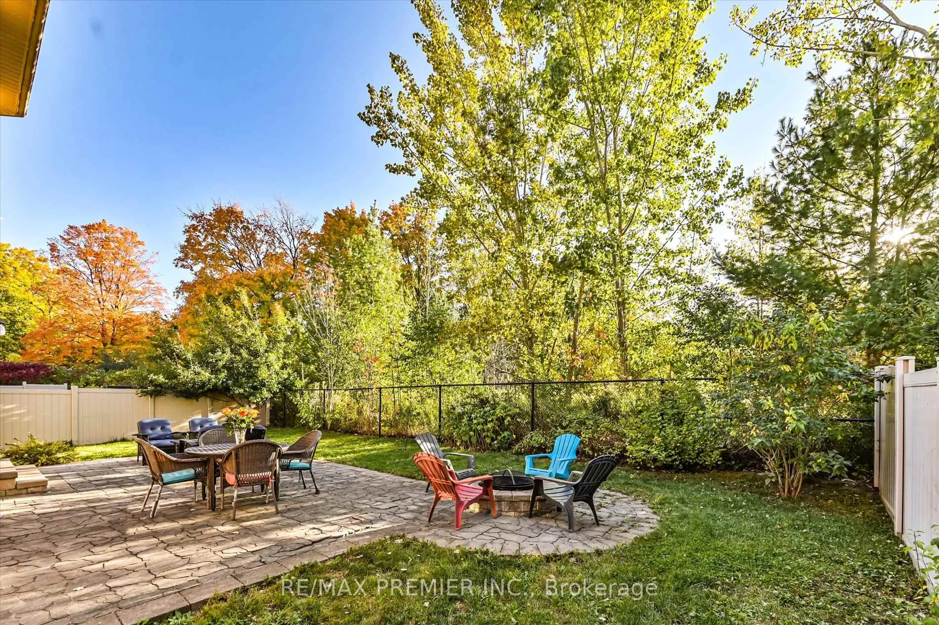 Photo 15 of 64 Heintzman Crescent, Vaughan, Patterson — HOMEH