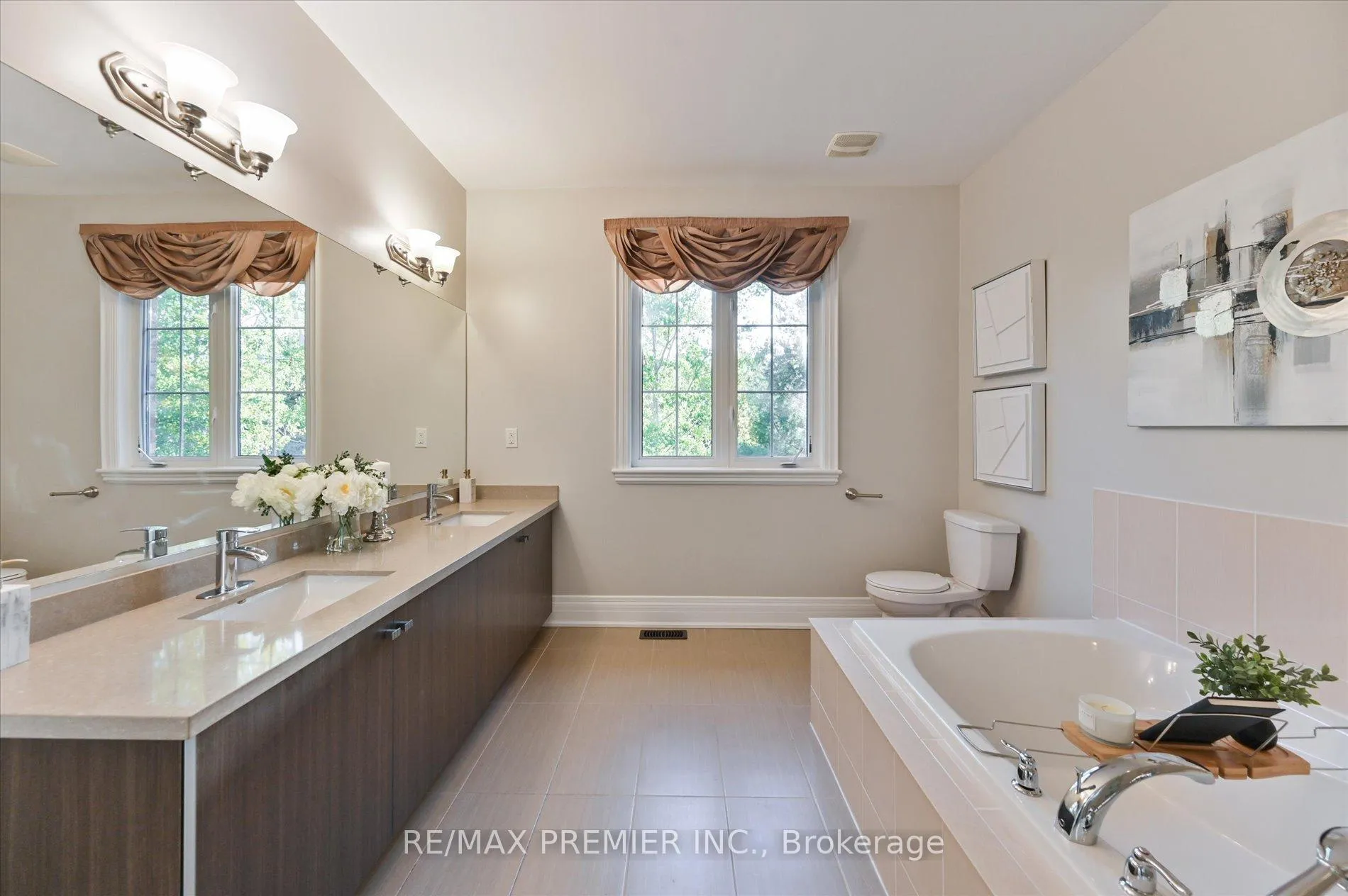 Photo 25 of 64 Heintzman Crescent, Vaughan, Patterson — HOMEH