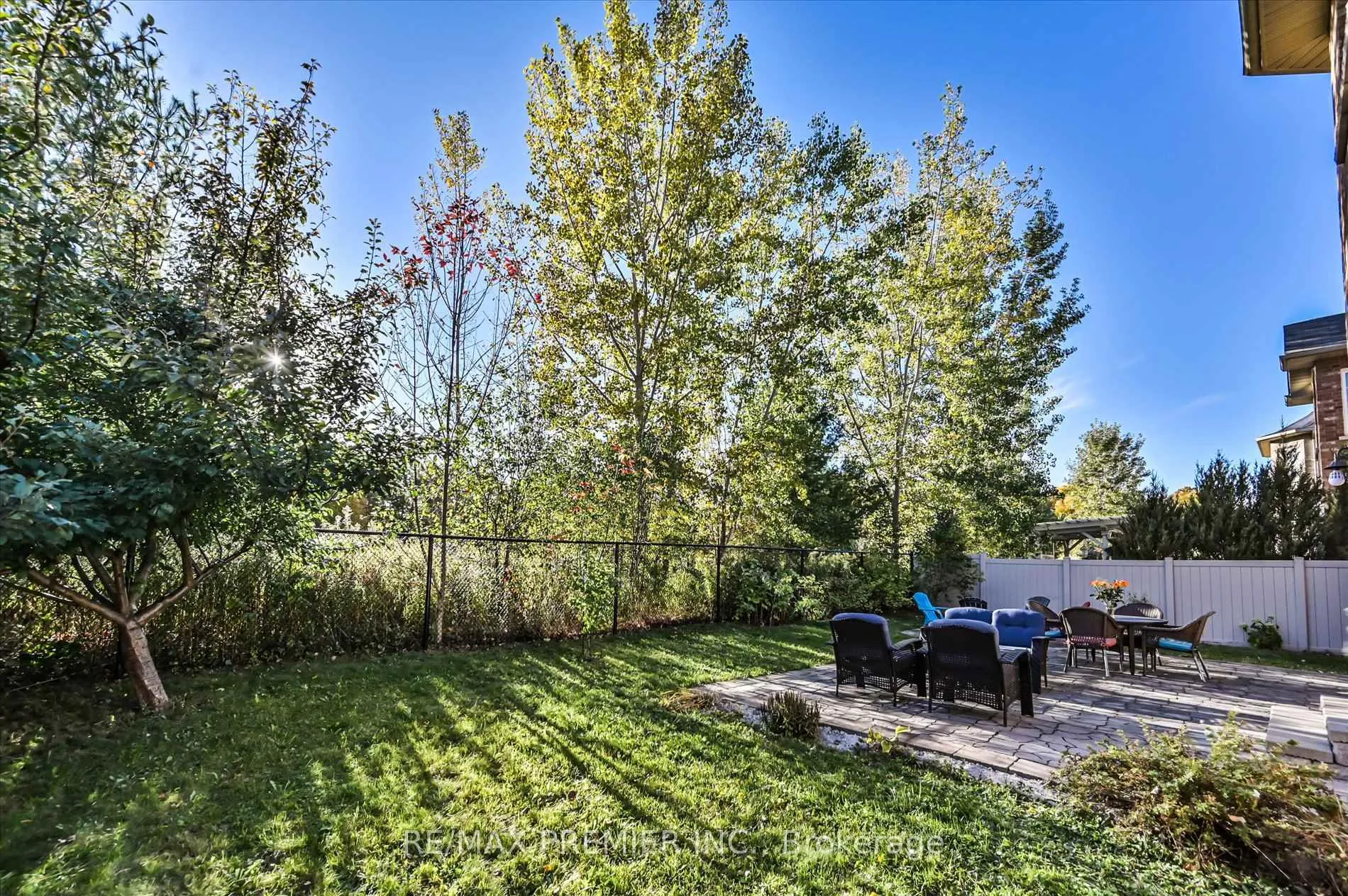 Photo 31 of 64 Heintzman Crescent, Vaughan, Patterson — HOMEH