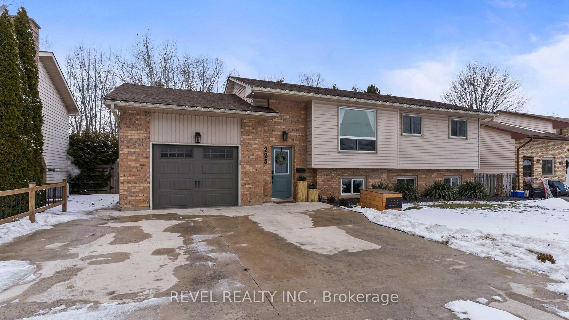 Photo 2 of 225 Munroe Street, West Elgin, West Lorne — HOMEH