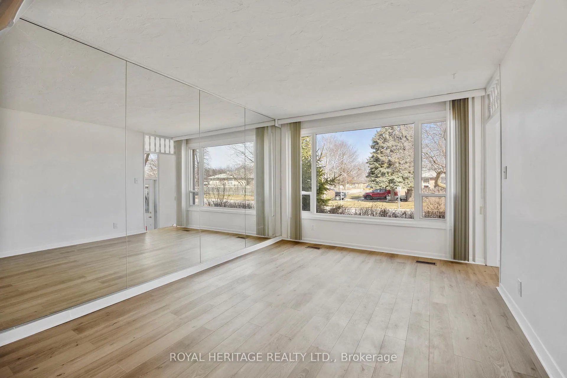 Photo 3 of 121 Tulloch Drive, Ajax, South East — HOMEH
