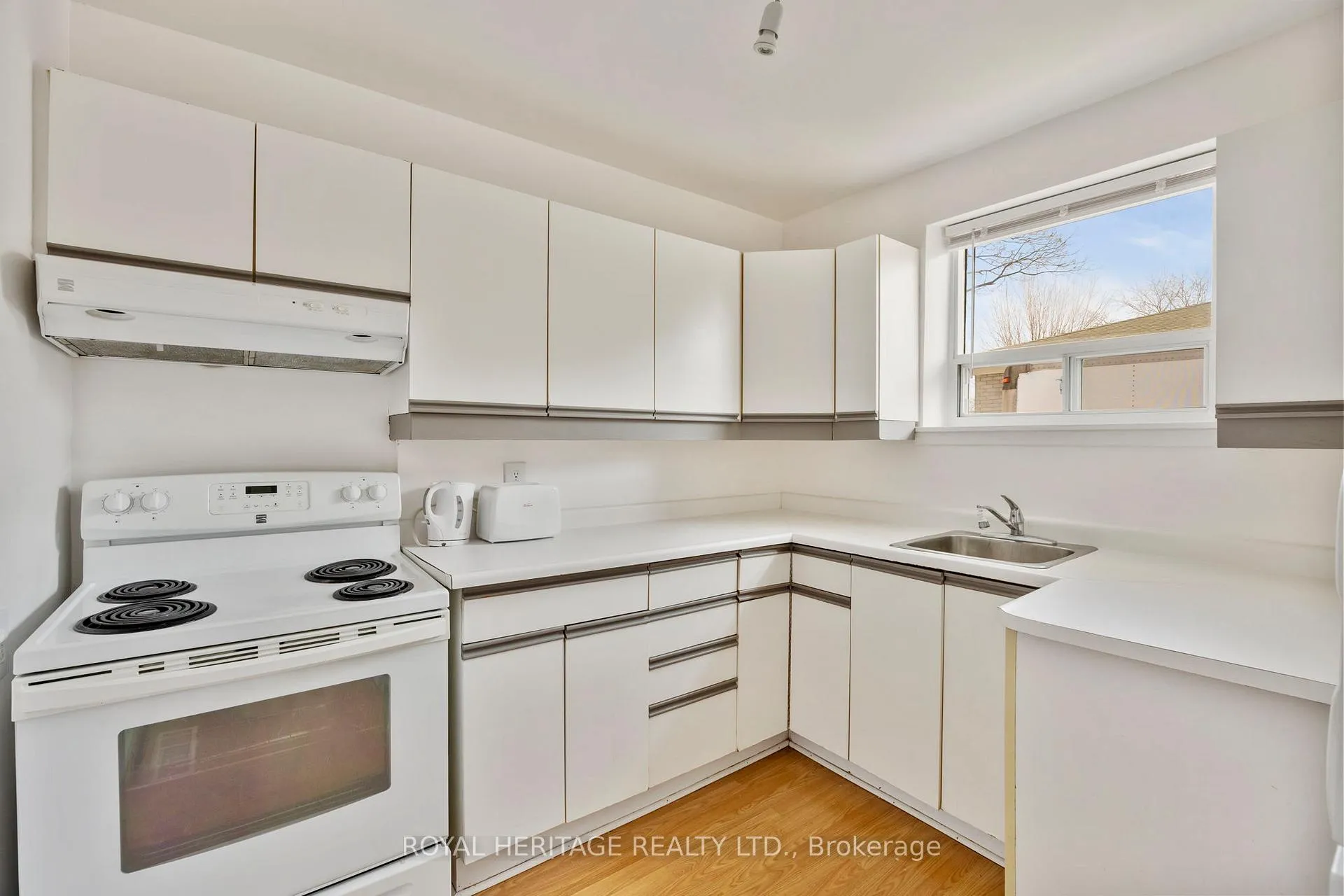 Photo 10 of 121 Tulloch Drive, Ajax, South East — HOMEH