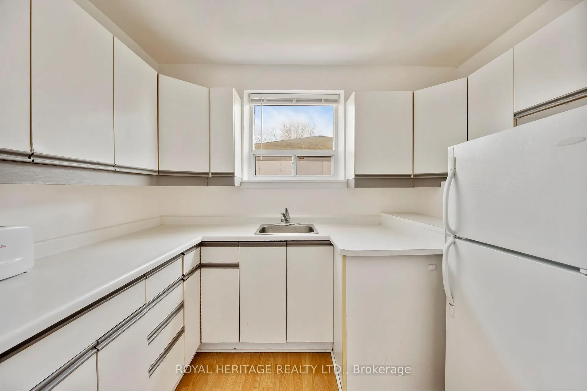 Photo 11 of 121 Tulloch Drive, Ajax, South East — HOMEH