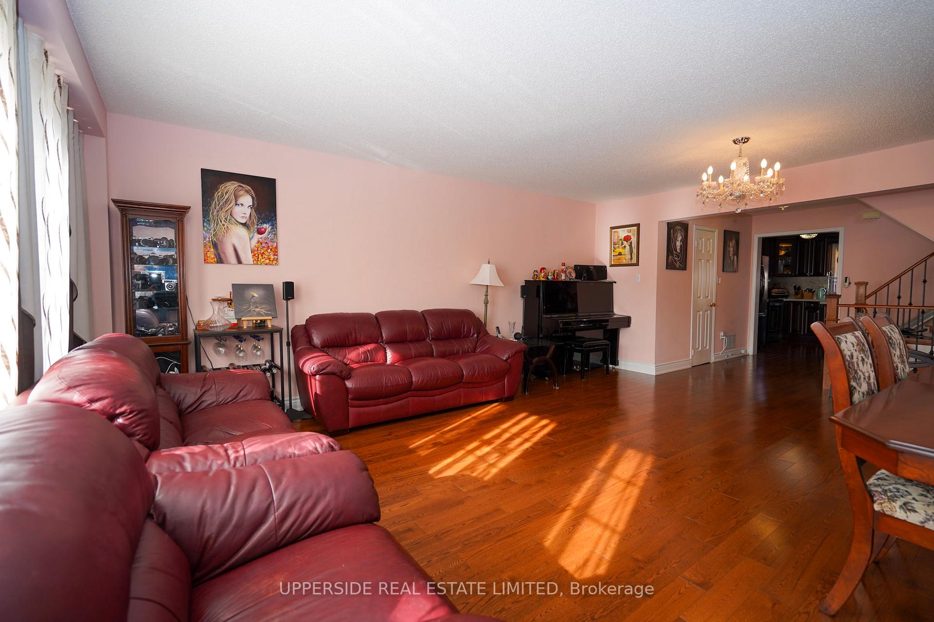 Photo 2 of 76 Sassafras Circle, Vaughan, Patterson — HOMEH