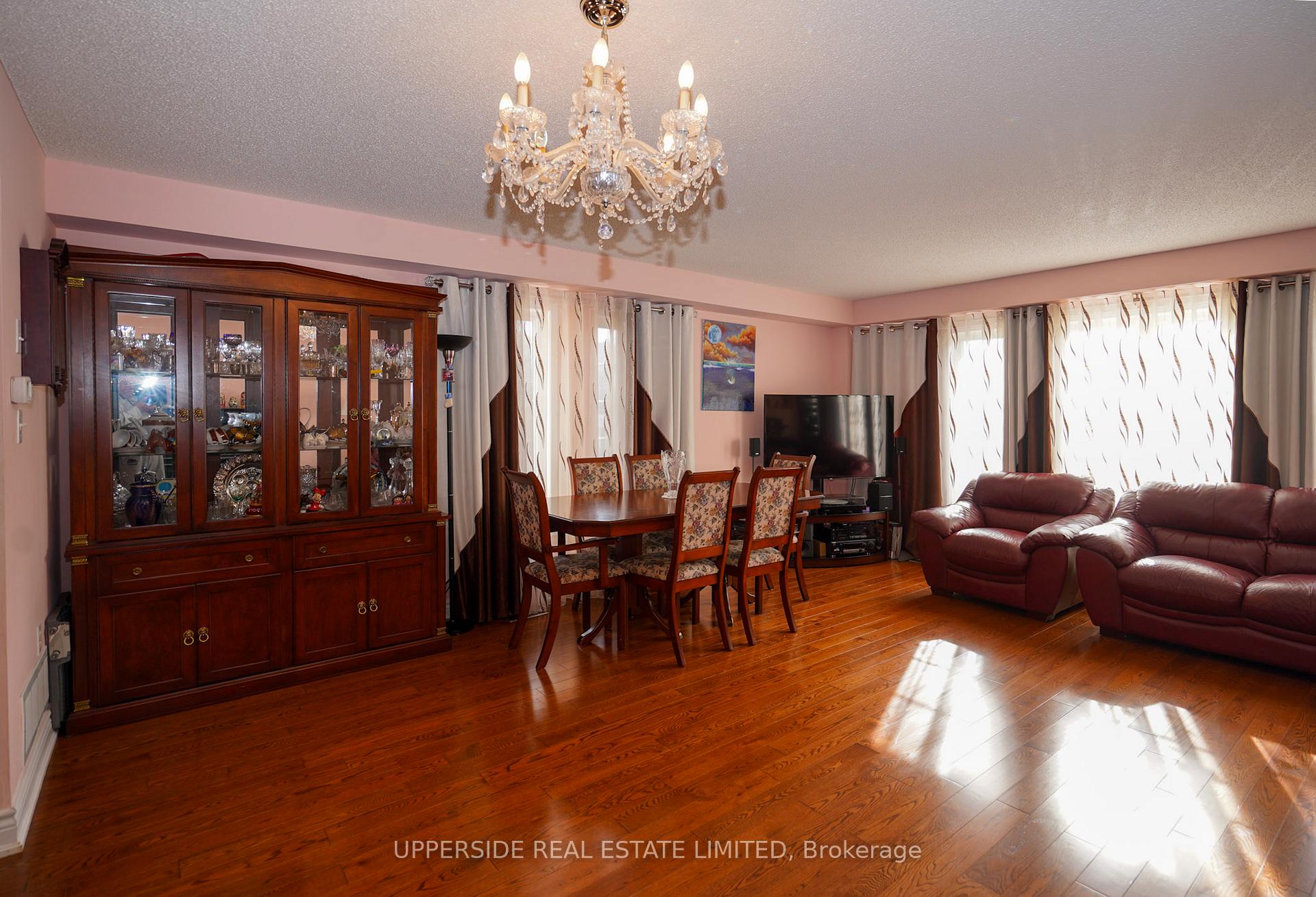 Photo 3 of 76 Sassafras Circle, Vaughan, Patterson — HOMEH