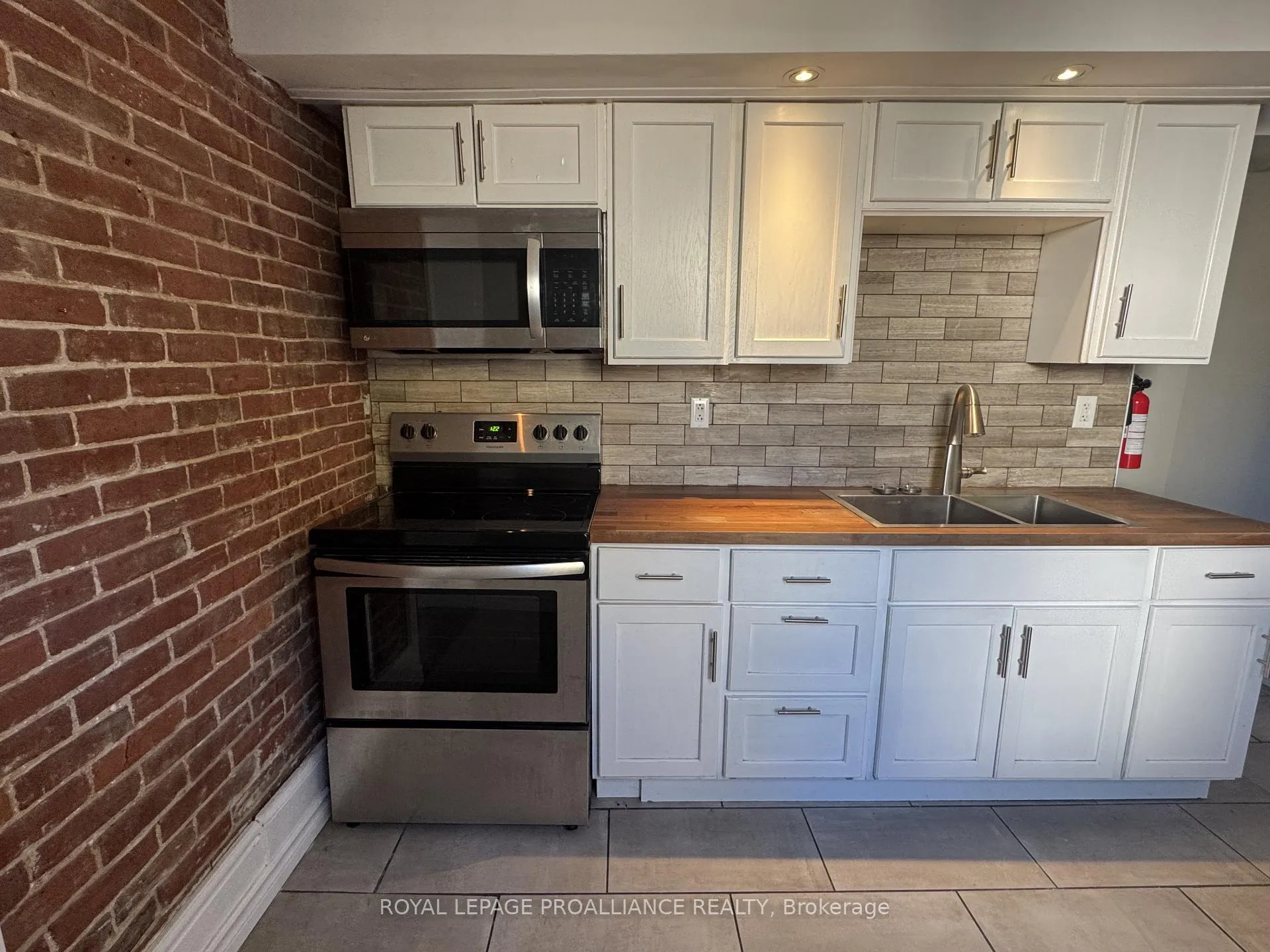 Photo 4 of Unit A, 28 Sinclair Street, Belleville, Belleville Ward — HOMEH