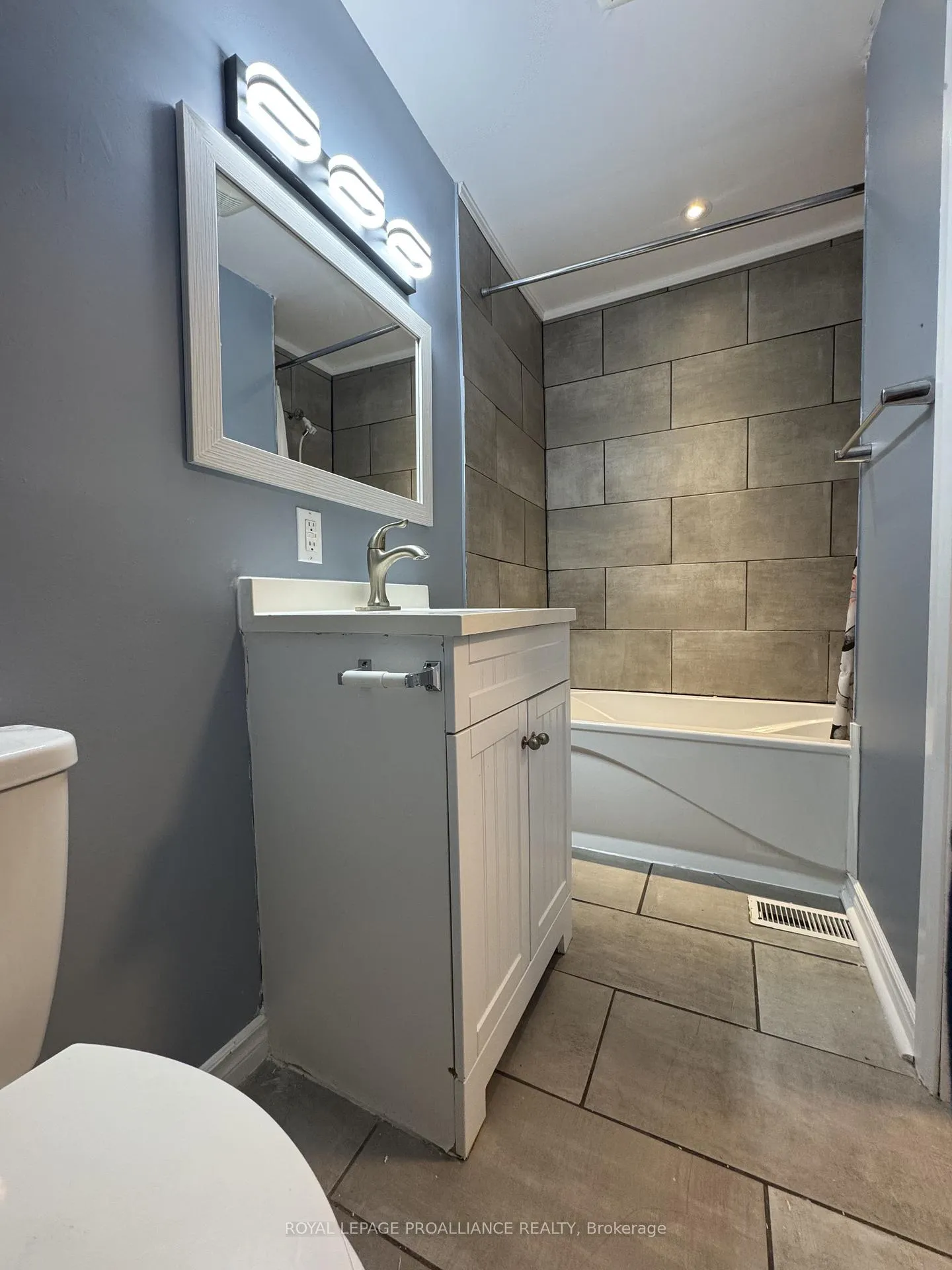 Photo 20 of Unit A, 28 Sinclair Street, Belleville, Belleville Ward — HOMEH