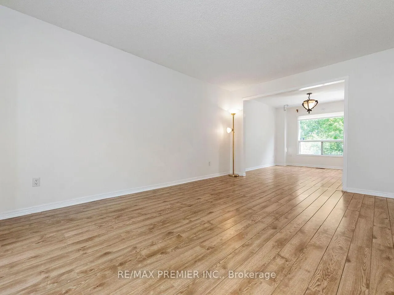 Photo 7 of 37 Belmont Crescent, Vaughan, Maple — HOMEH