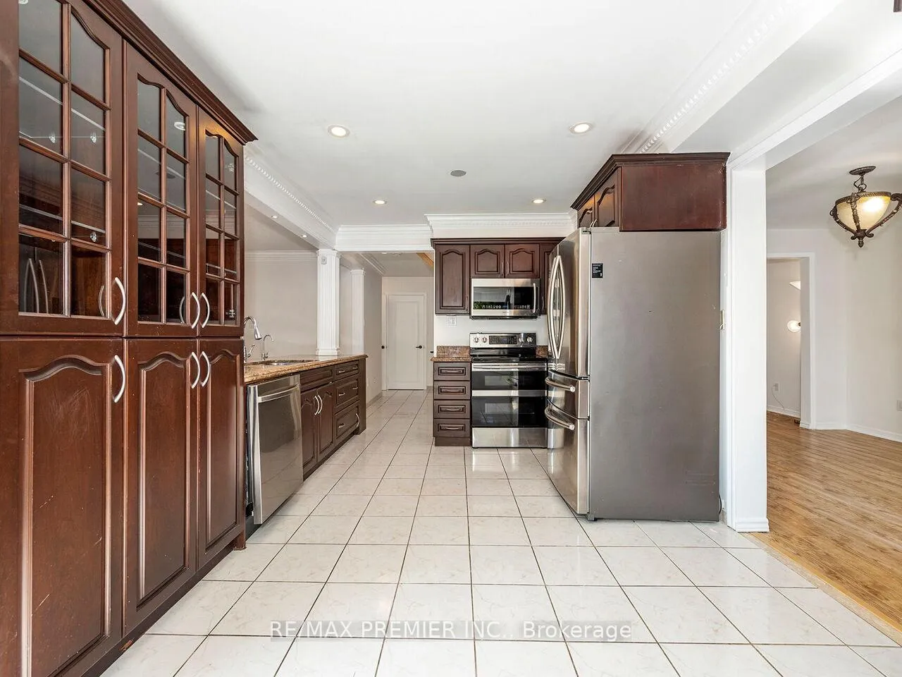 Photo 11 of 37 Belmont Crescent, Vaughan, Maple — HOMEH