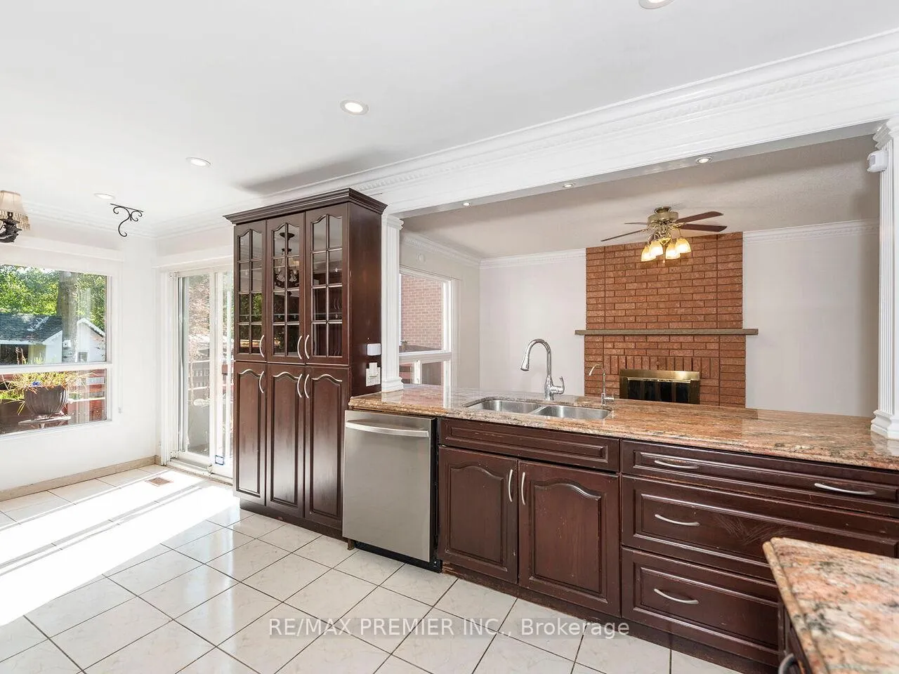 Photo 12 of 37 Belmont Crescent, Vaughan, Maple — HOMEH