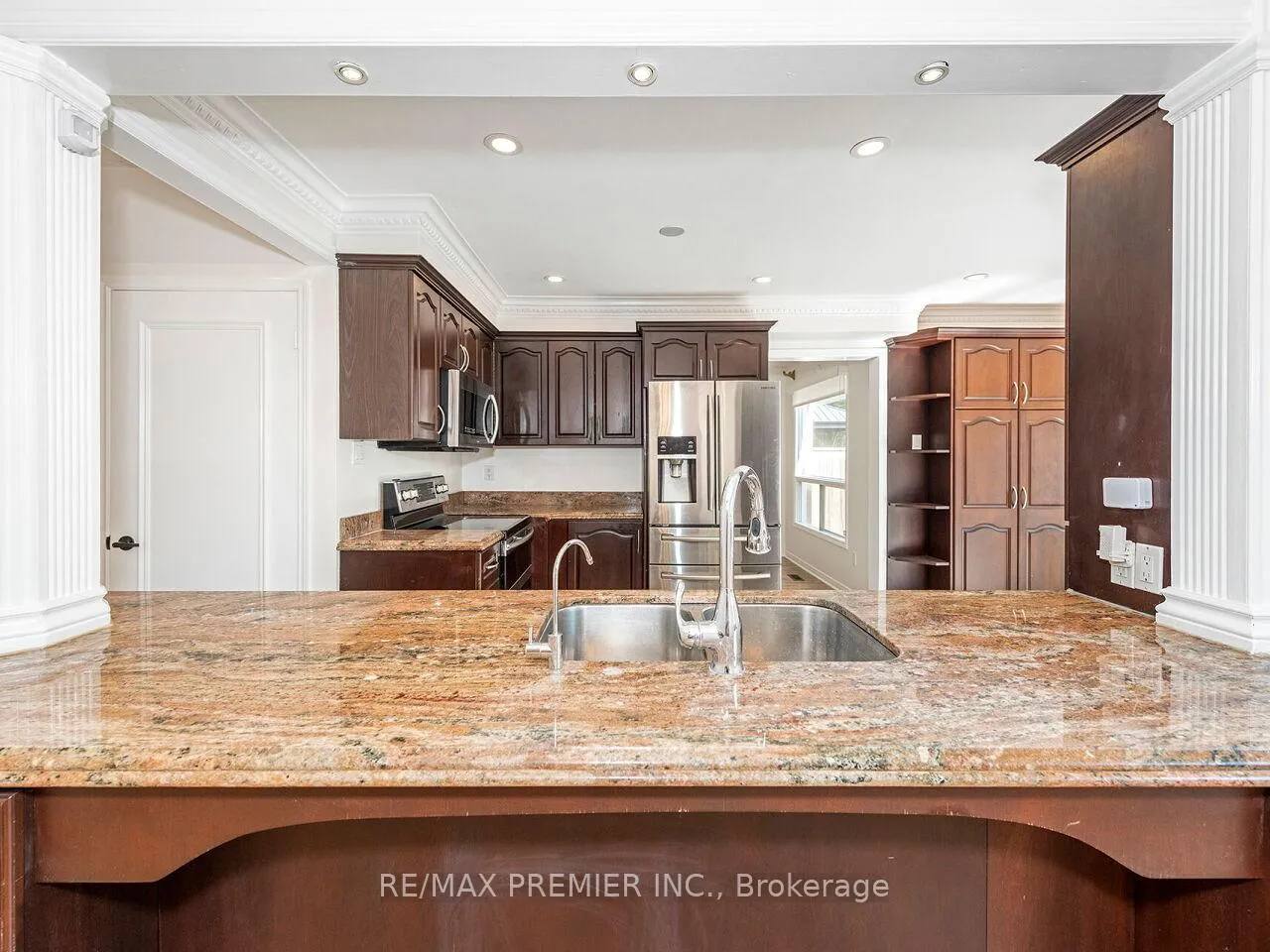 Photo 18 of 37 Belmont Crescent, Vaughan, Maple — HOMEH