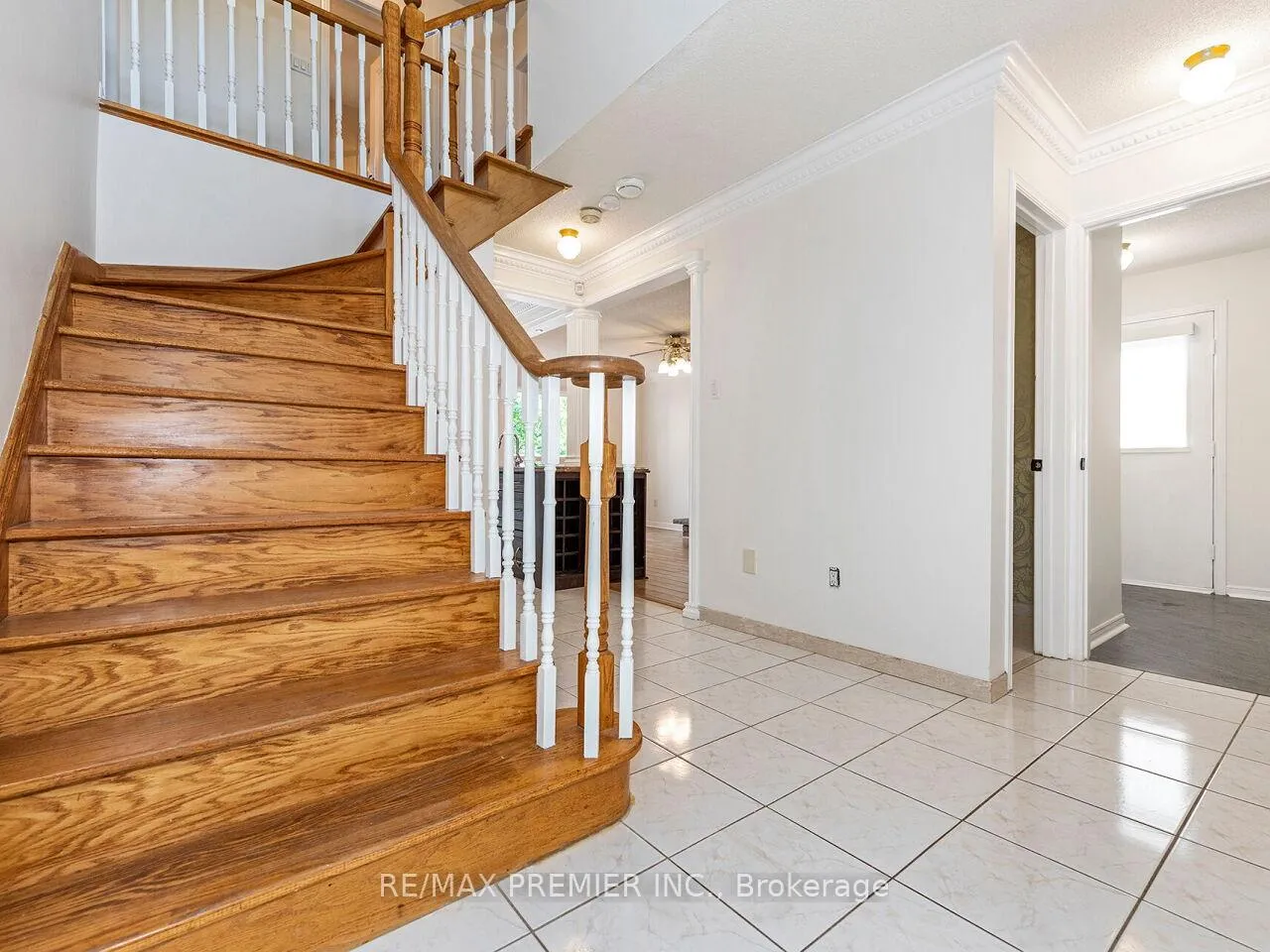 Photo 23 of 37 Belmont Crescent, Vaughan, Maple — HOMEH
