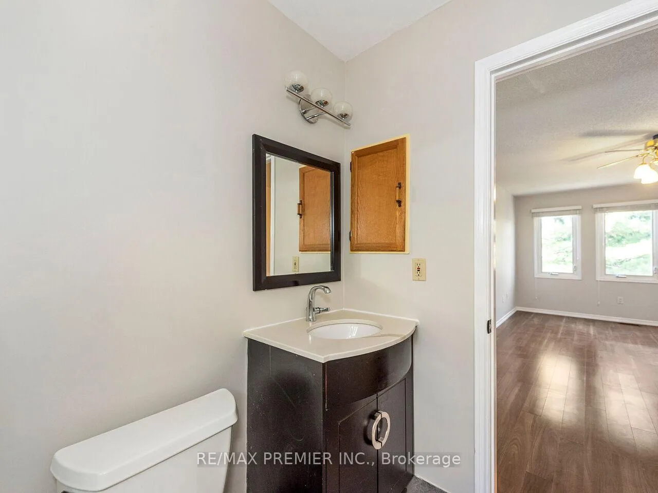 Photo 29 of 37 Belmont Crescent, Vaughan, Maple — HOMEH