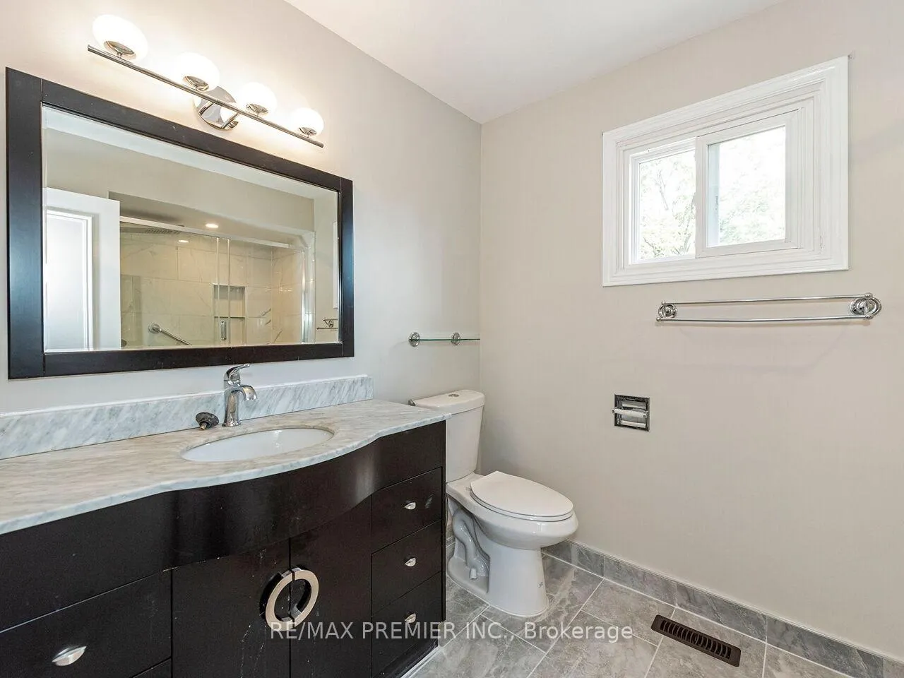 Photo 35 of 37 Belmont Crescent, Vaughan, Maple — HOMEH